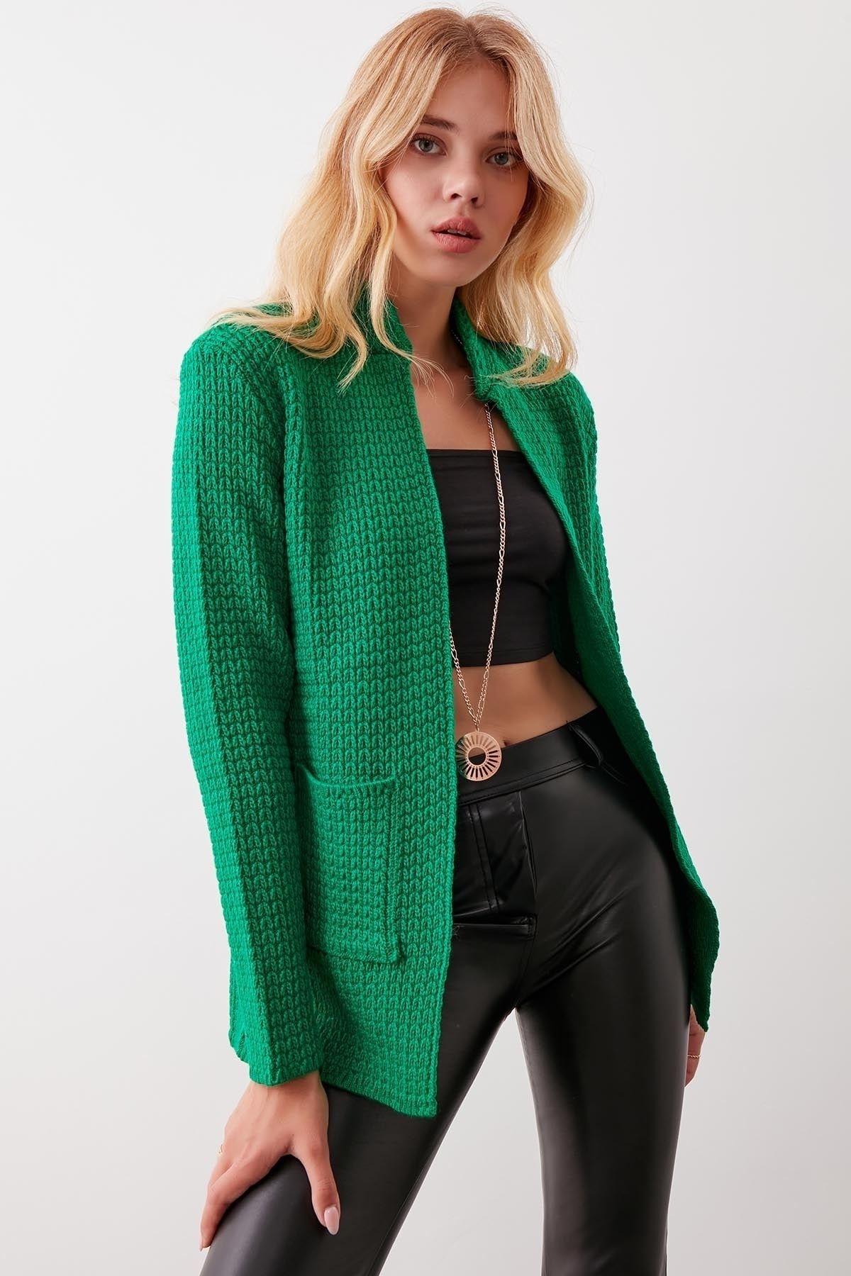 Vitrin Strickjacke Grün Regular Fit YB7373