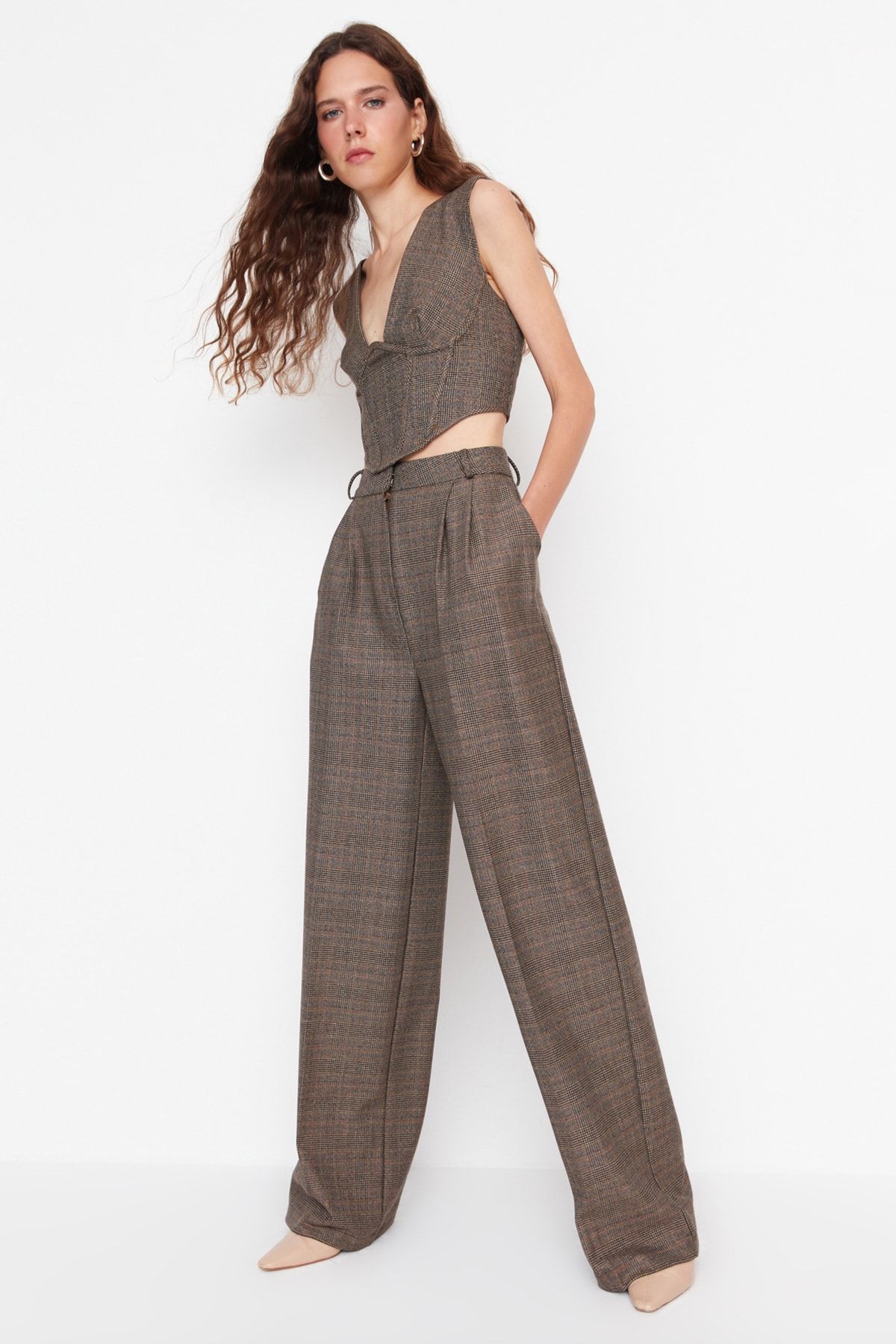 Trendyol Collection-Braune gewebte Hose mit weitem Bein TPRAW23PL00016 4