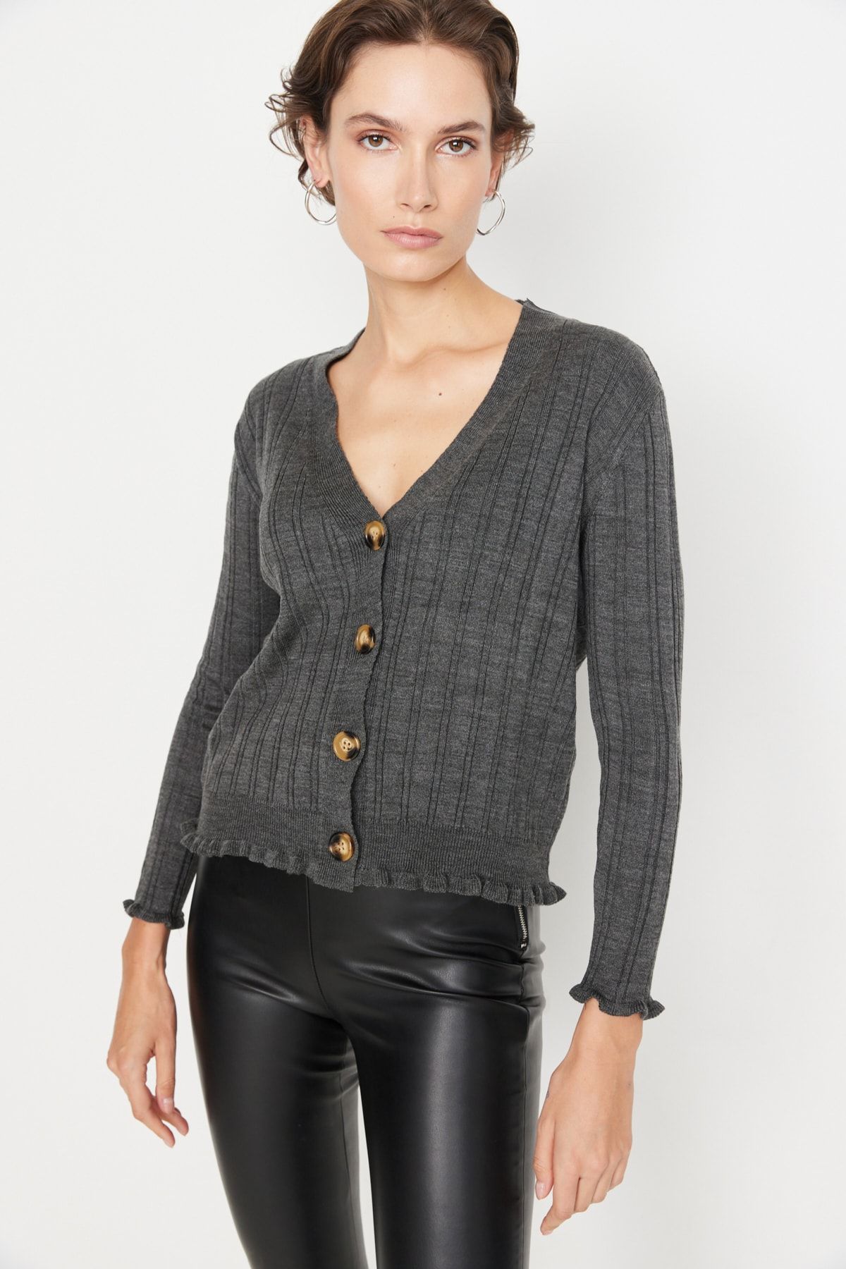 Trendyol Collection Strickjacke Grau Regular Fit Fast ausverkauft FN9685