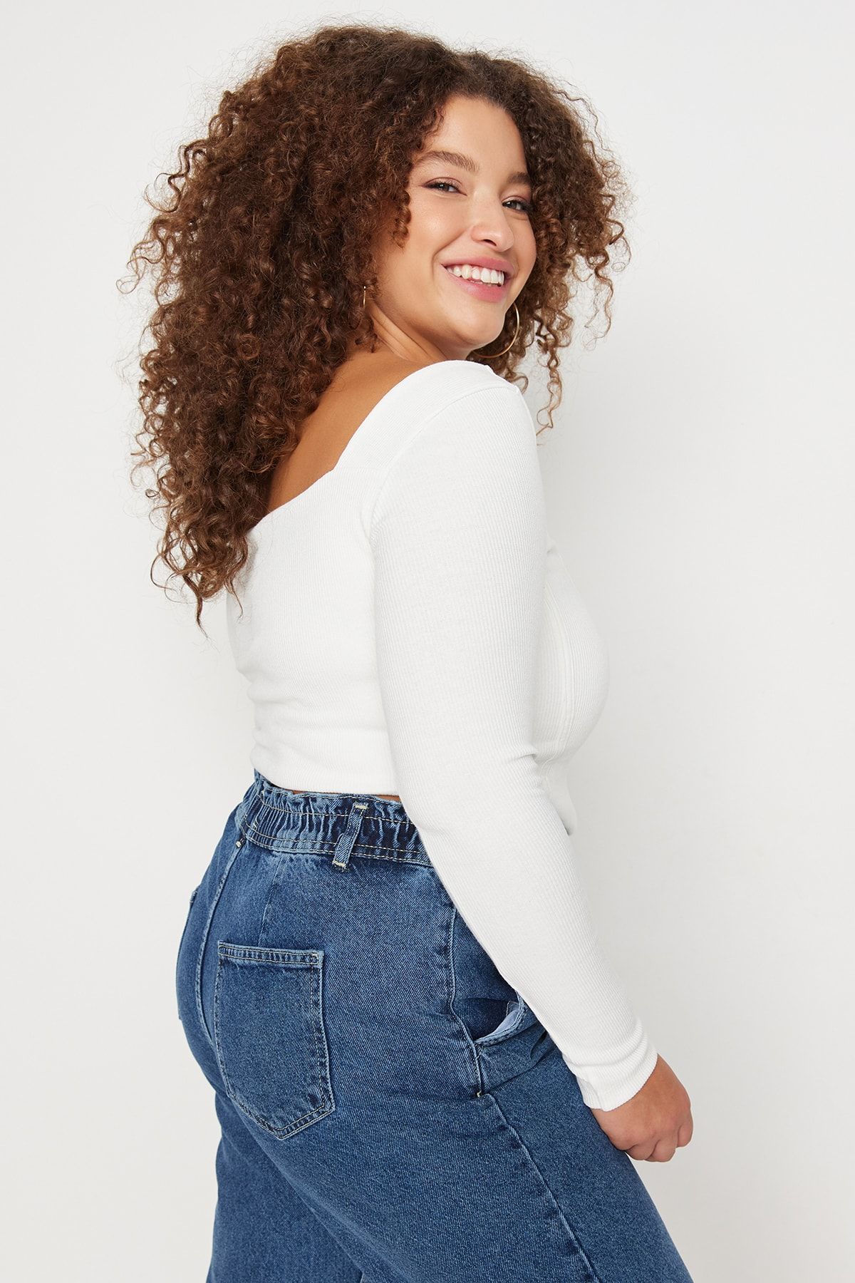 Trendyol Curve-Ecru Fitted Knitted Blouse with Piping Detail TBBAW23AF00118 3