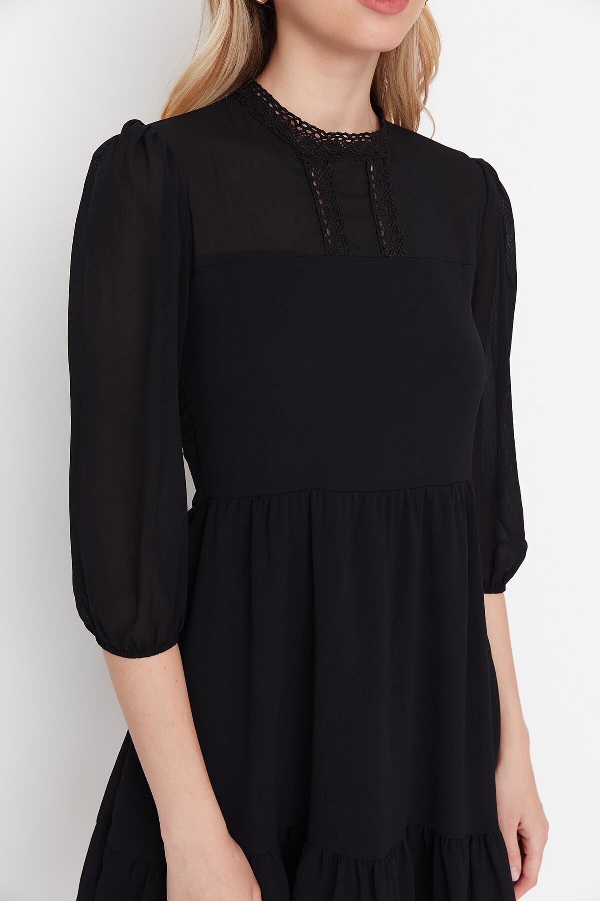 Trendyol Collection Czarna mini sukienka z koronką na podszewce TWOSS20EL0166