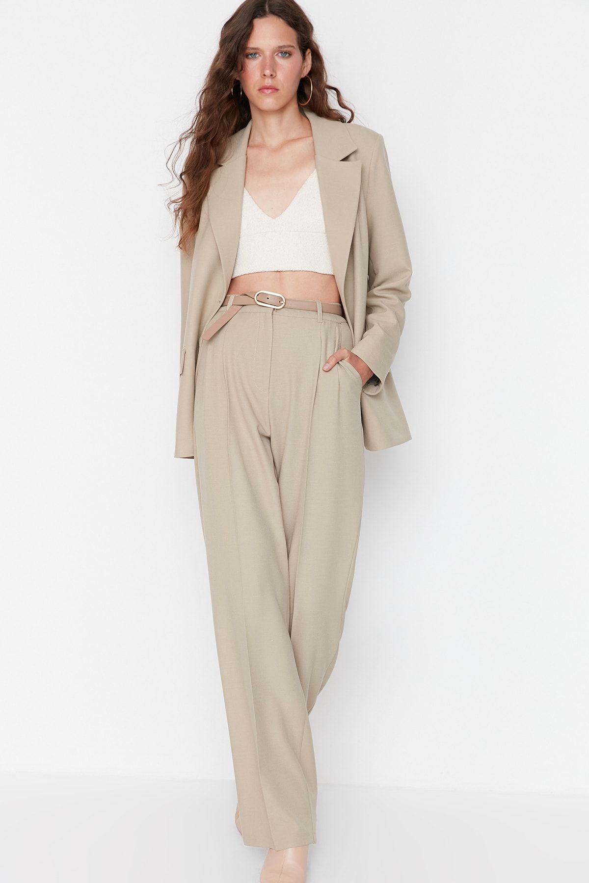Trendyol Collection-Limitierte Edition – Nerzfarbene, gerade geschnittene, plissierte Hose TWOAW23PL00401 8