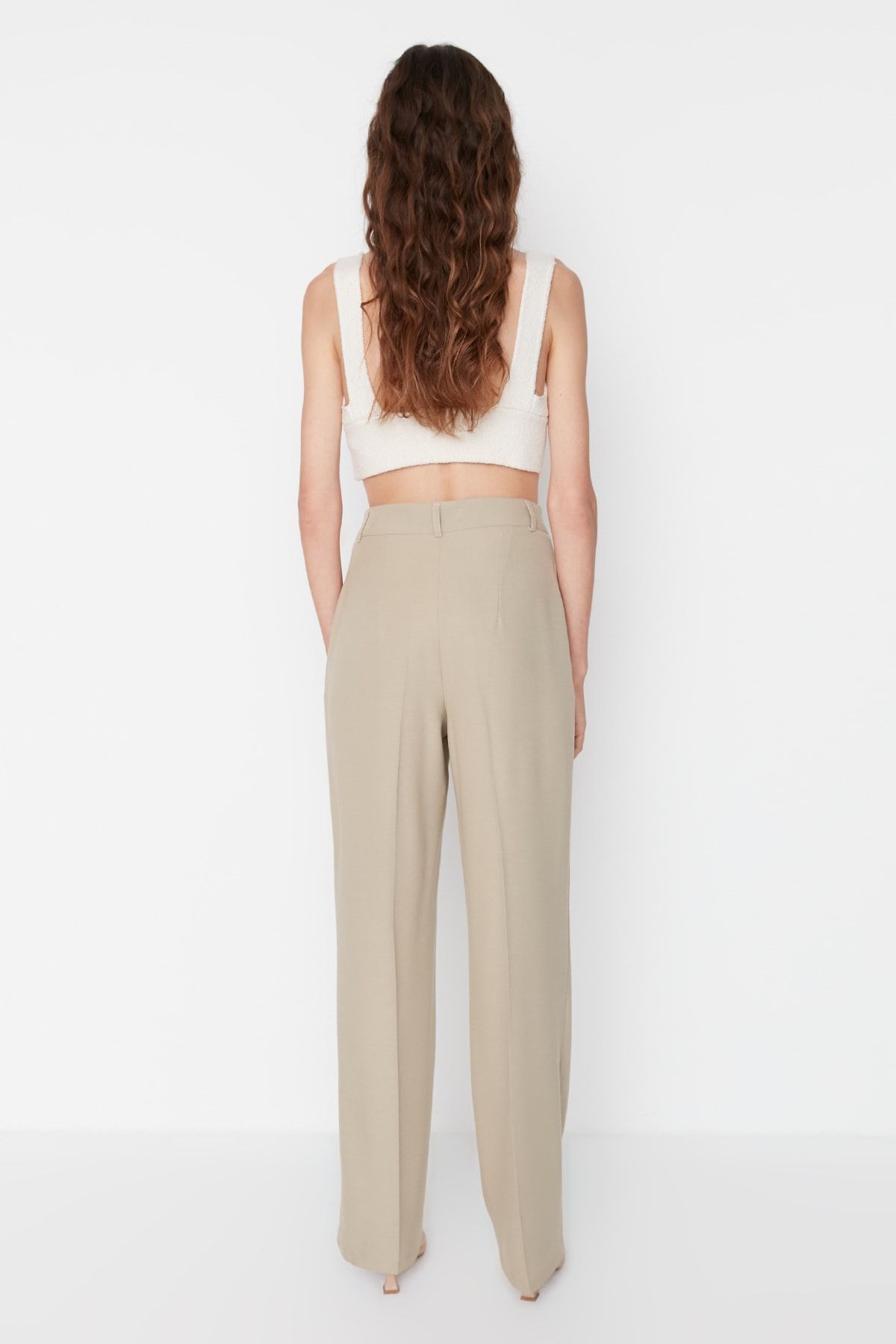 Trendyol Collection-Limitierte Edition – Nerzfarbene, gerade geschnittene, plissierte Hose TWOAW23PL00401 11