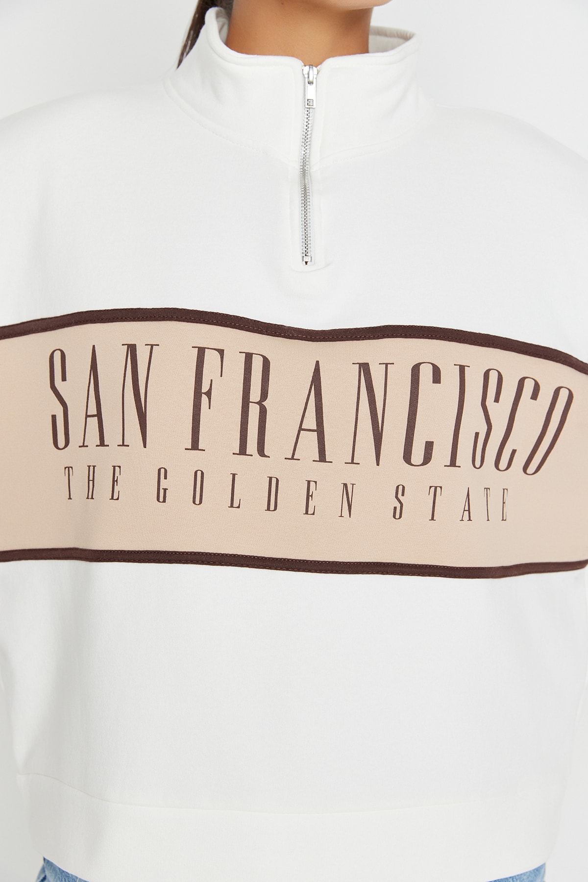 Trendyol Collection Bluza z grubego polaru z nadrukiem w kolorze ecru basic TWOAW23SW00117