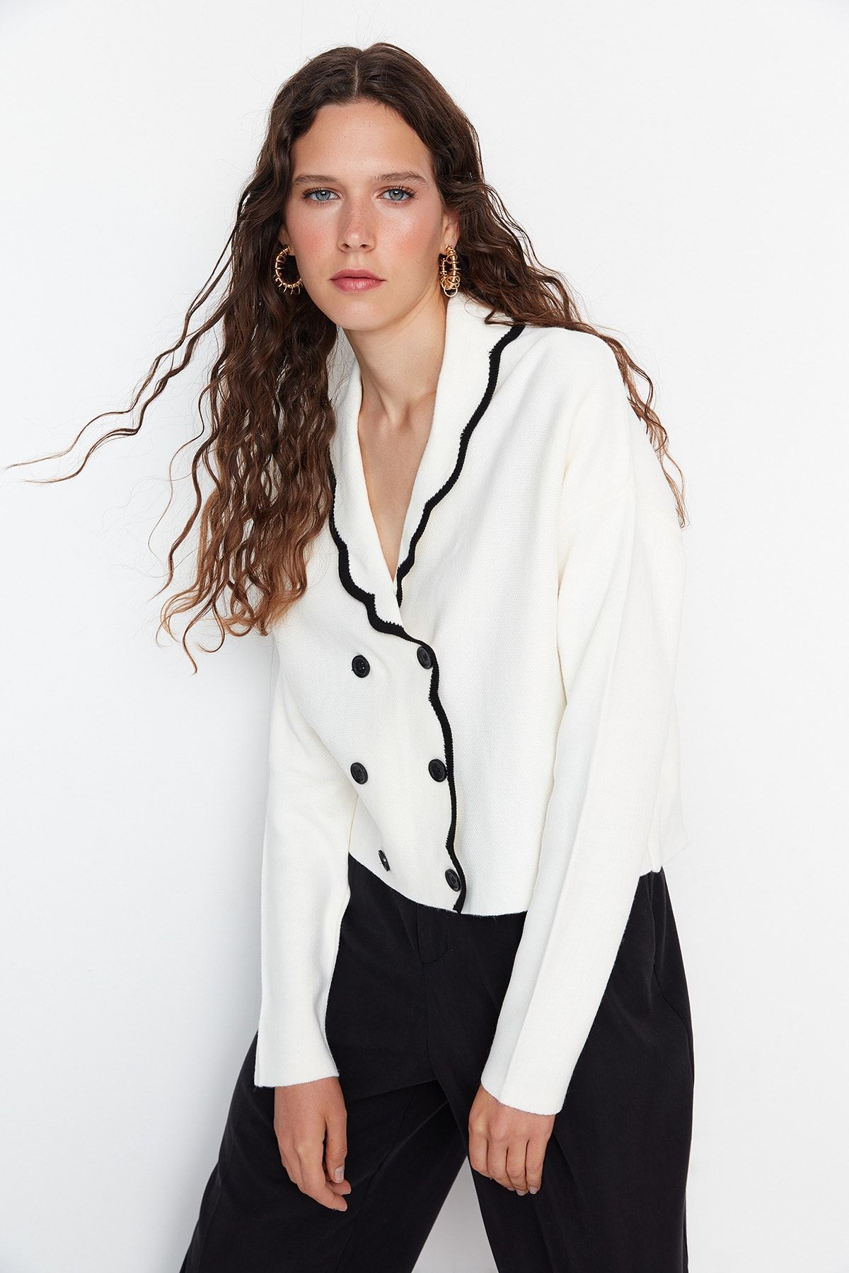 Trendyol Collection Strickjacke Ecru Regular Fit Fast ausverkauft