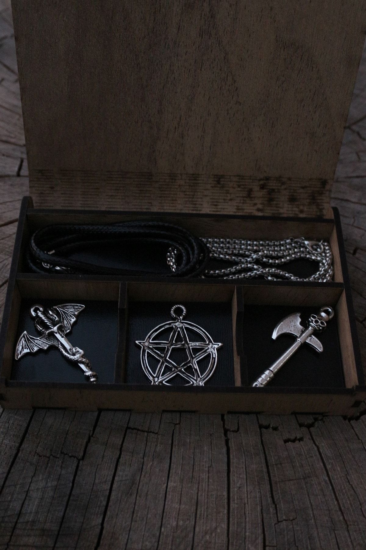 Dukkanka-Set colier din lemn cutie cadou specială cu sabie dragon, pentagramă și craniu frânghie și lanț 2