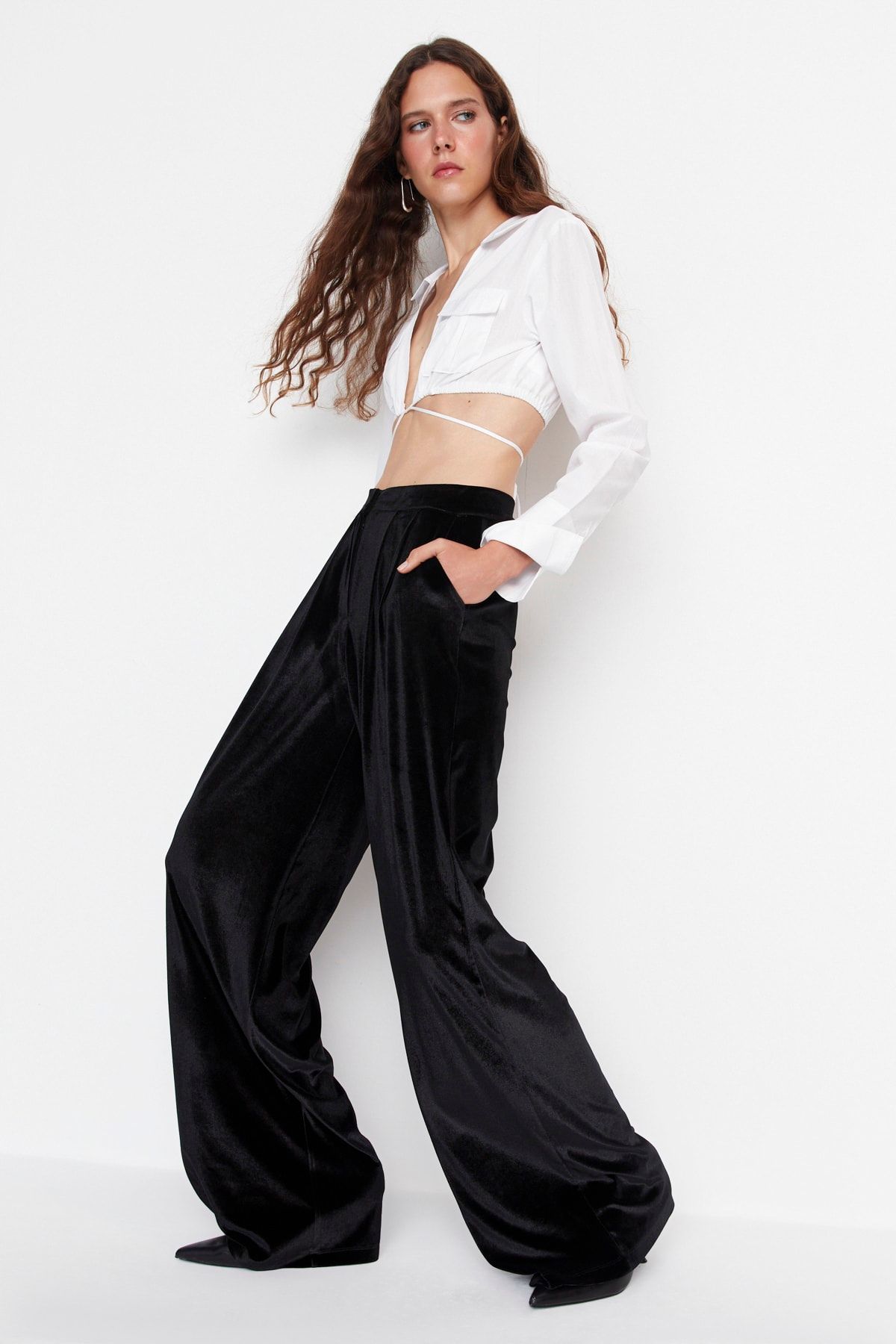 Trendyol Collection-Schwarze Samthose in limitierter Auflage TPRAW23PL00017 1