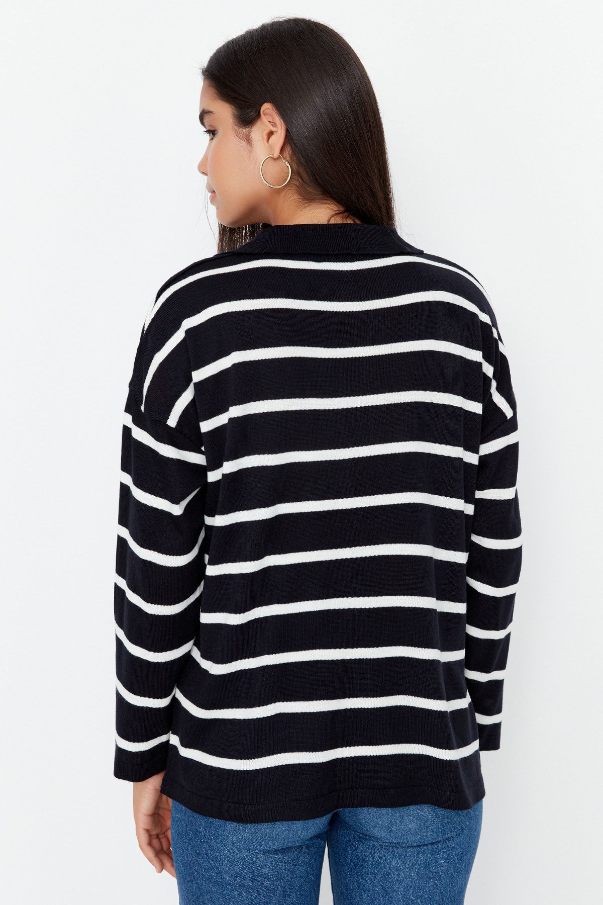 Trendyol Collection-Ecrufarbener, gestreifter Strickpullover mit super weiter Passform TWOAW23KZ01845 5