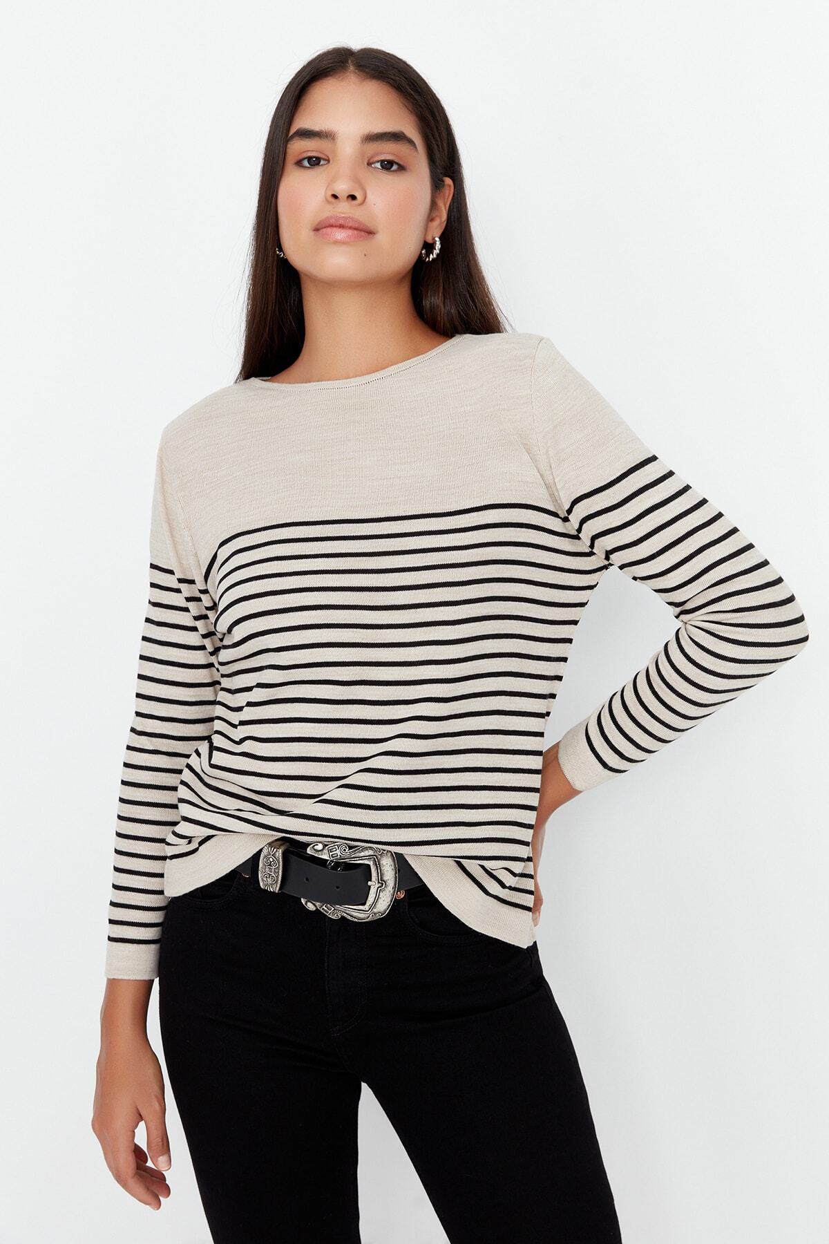 Trendyol Collection Základní kamenný pruhovaný pletený svetr - TWOAW23KZ01846