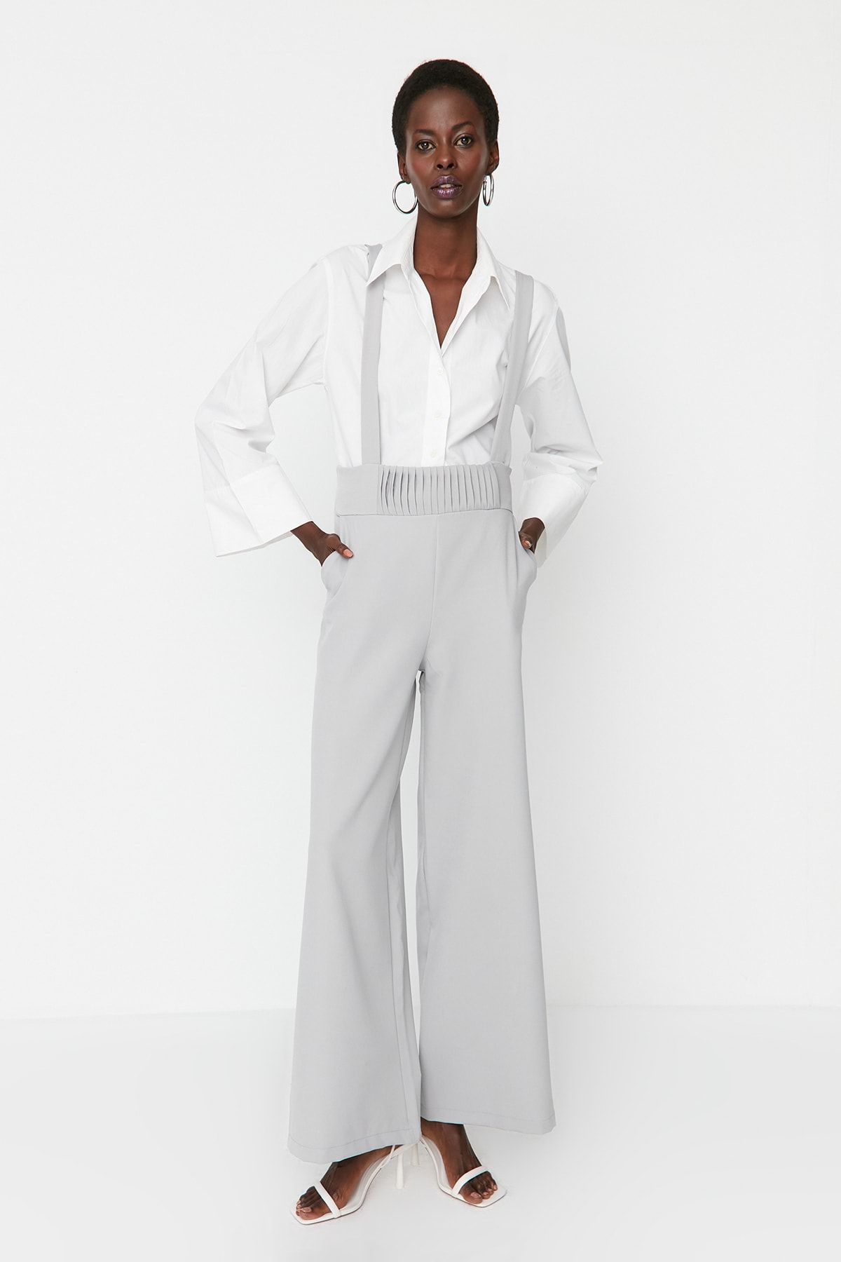 Trendyol Collection Jumpsuit Grau Regular Fit Fast ausverkauft