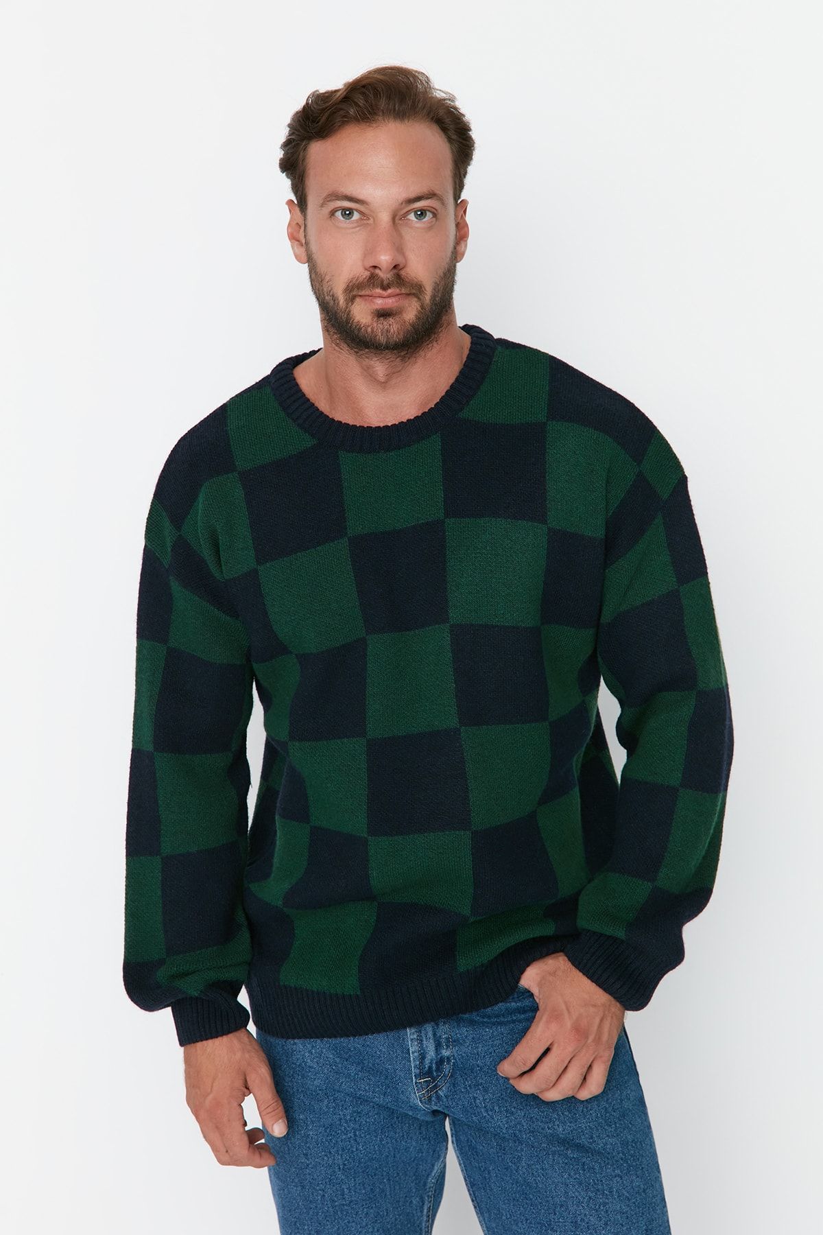 Trendyol Collection-Mehrfarbiger, karierter Unisex-Strickpullover mit weitem Schnitt und Rundhalsausschnitt in Übergröße TMNAW23KZ00279 2