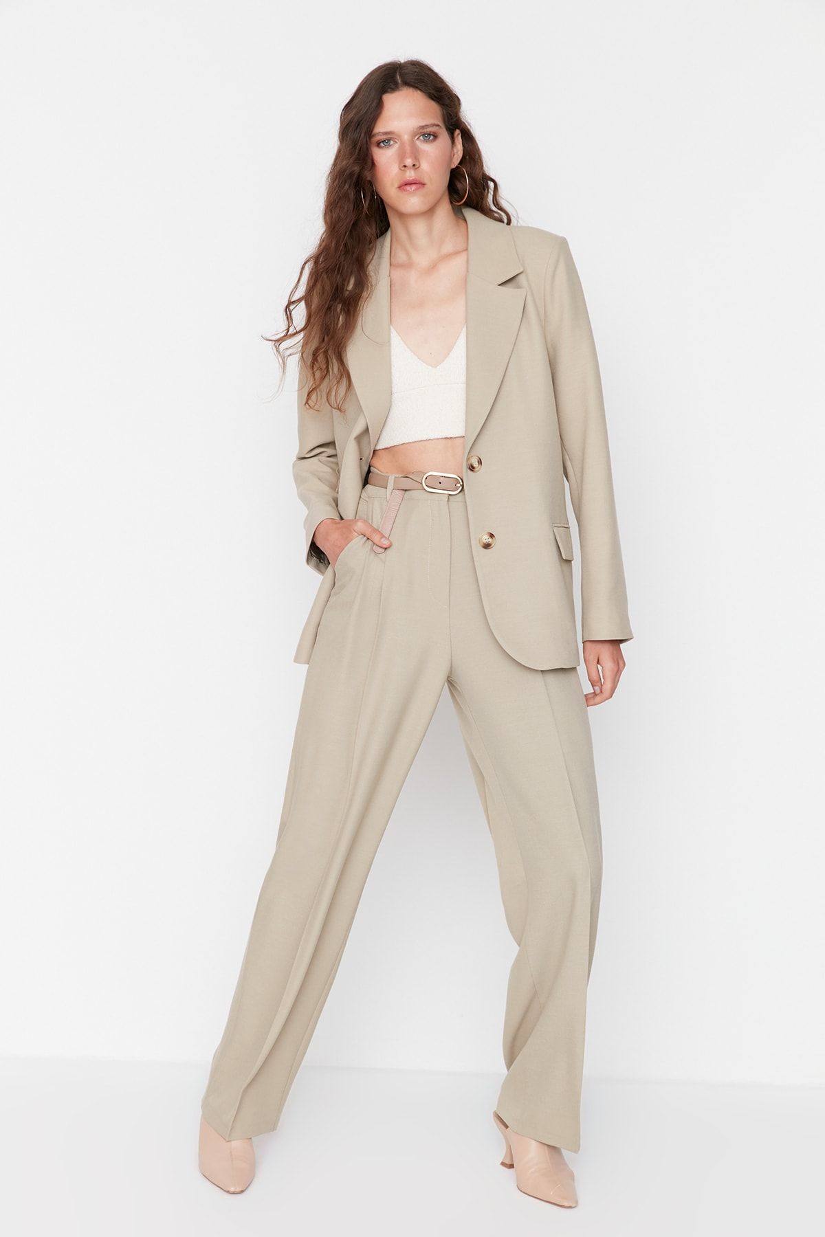 Trendyol Collection-Limitierte Edition – Nerzfarbene, gerade geschnittene, plissierte Hose TWOAW23PL00401 12