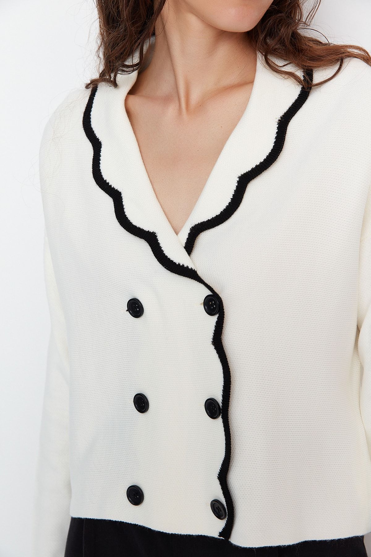 Trendyol Collection-Ecru-Strickjacke mit zweireihigem Kragen – Color Block, Limited Edition TWOAW22HI0359 4