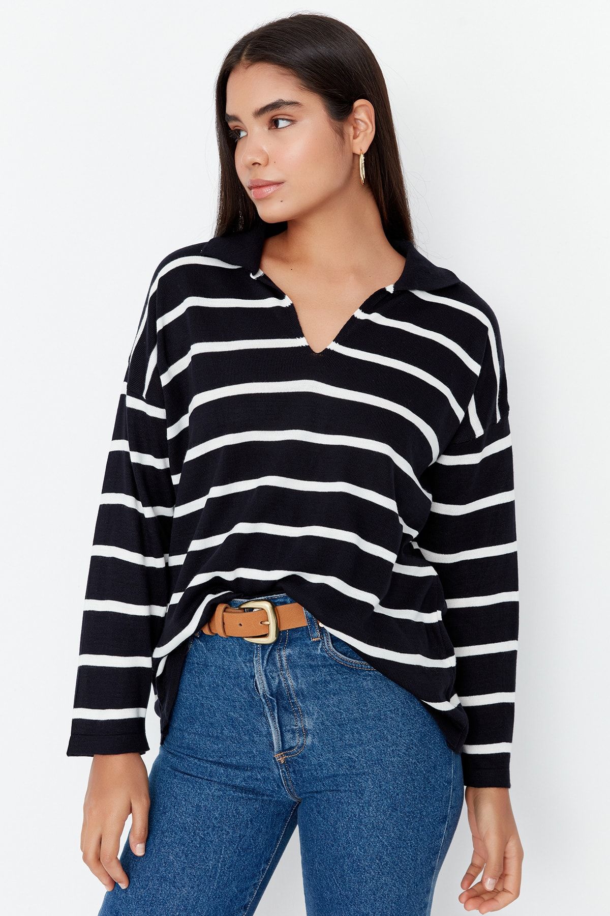 Trendyol Collection-Ecrufarbener, gestreifter Strickpullover mit super weiter Passform TWOAW23KZ01845 2