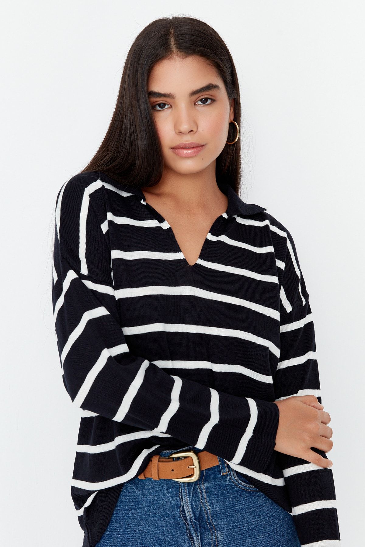 Trendyol Collection-Ecrufarbener, gestreifter Strickpullover mit super weiter Passform TWOAW23KZ01845 3