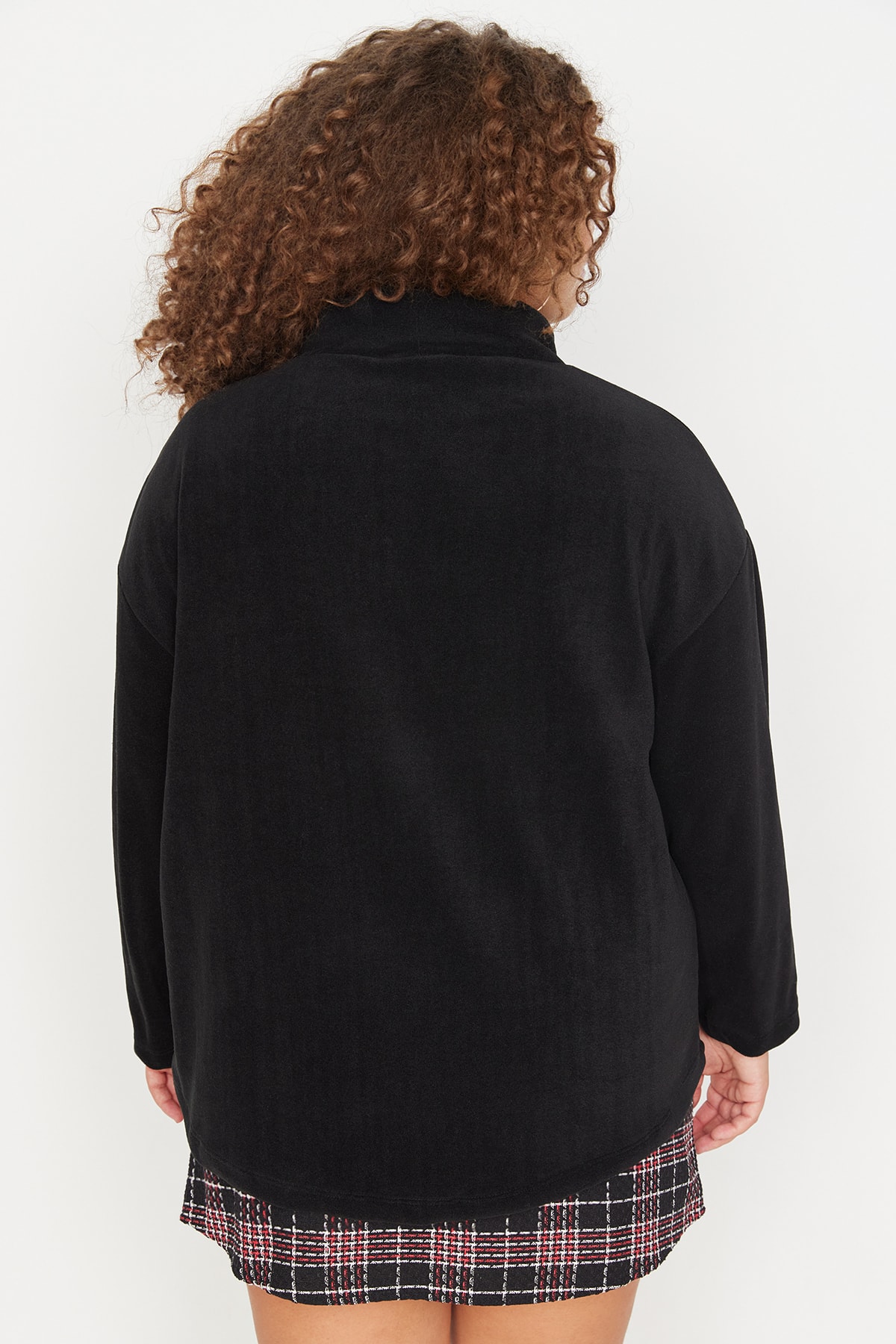 Trendyol Curve Große Größen in Sweatshirt Schwarz Regular Fit Fast ausverkauft FN10958