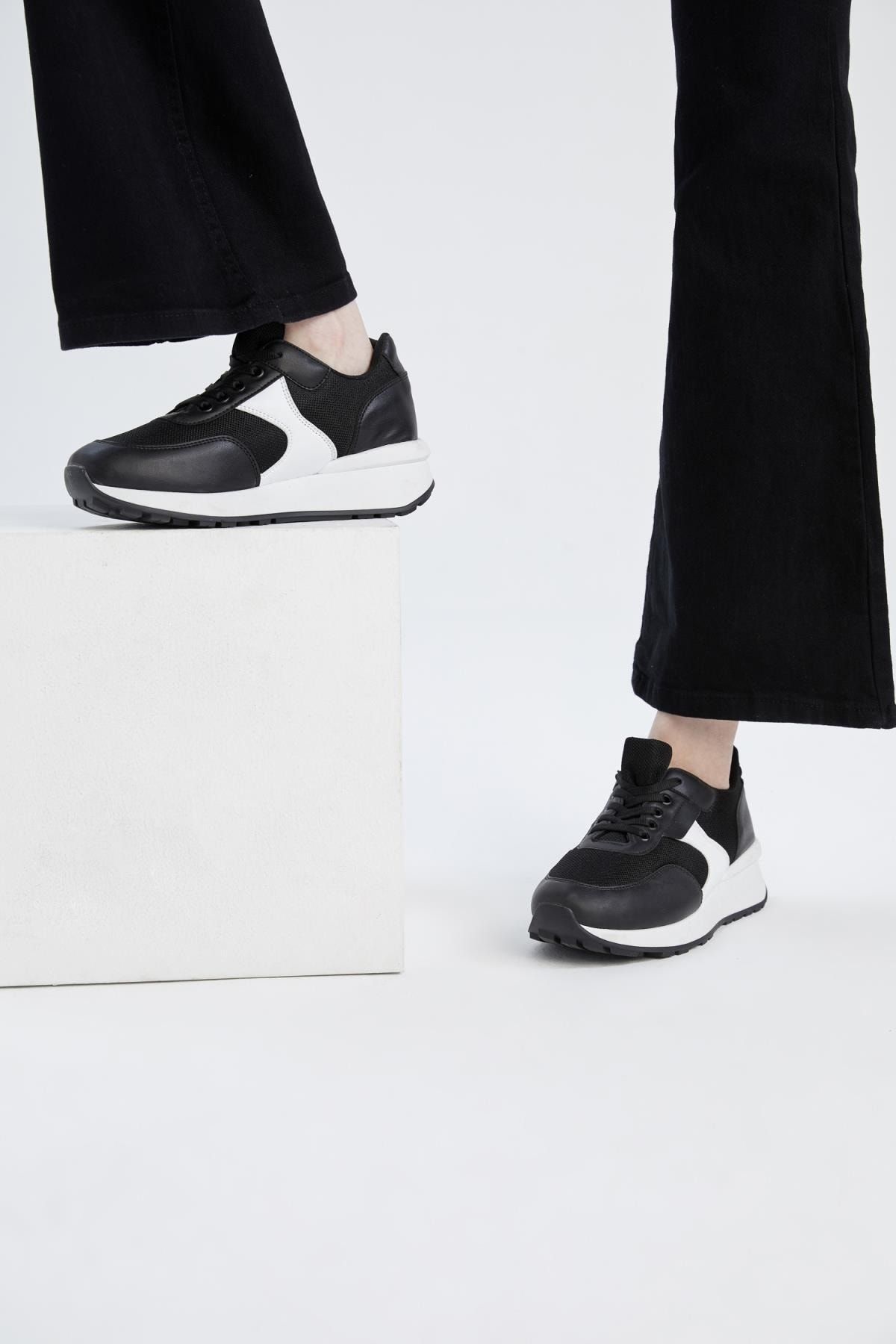 Burberry suede neoprene outlet and leather sneakers