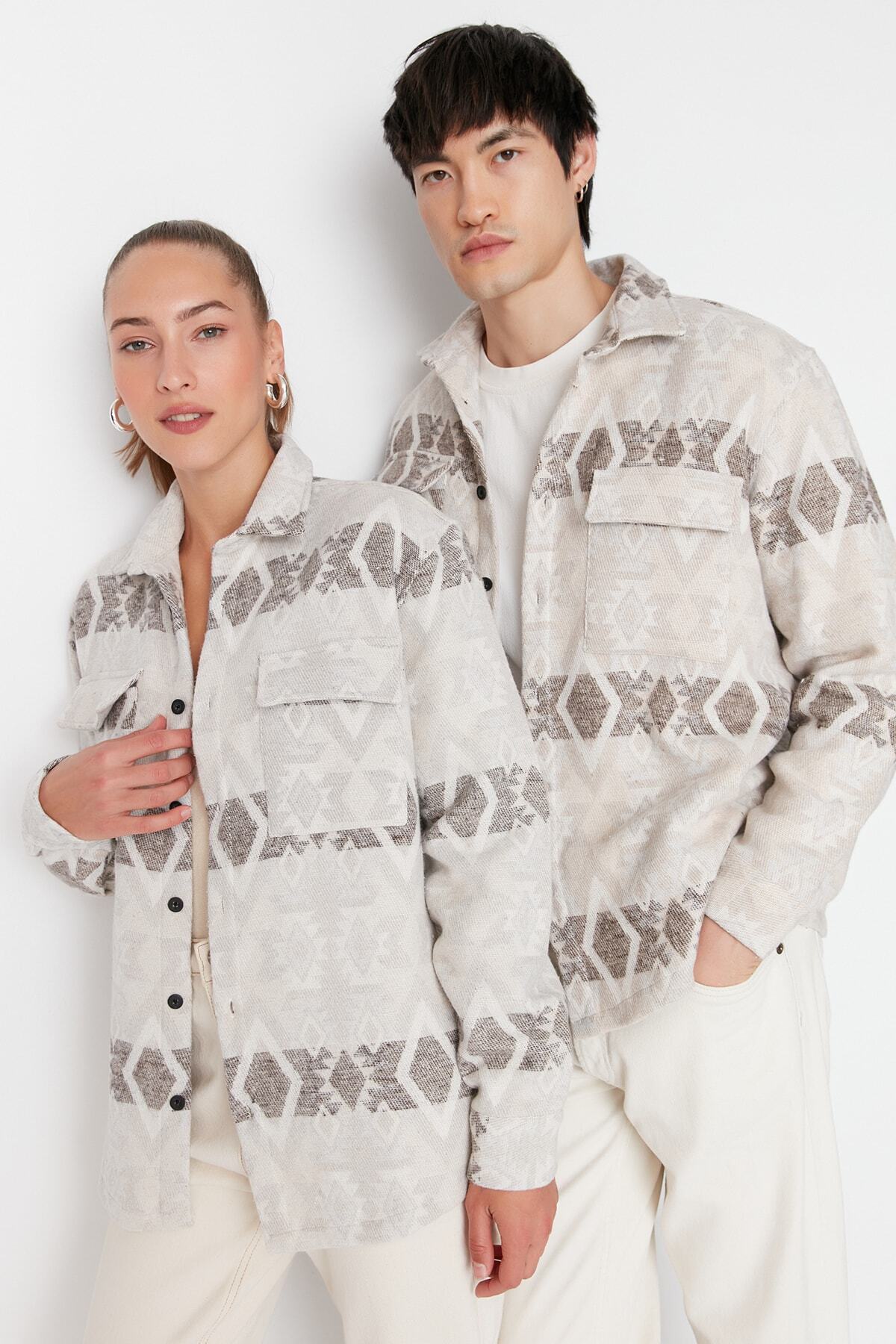 TRENDYOL MAN Ekru Unisex Regular Fit Çift Cep Kapaklı Etnik Gömlek