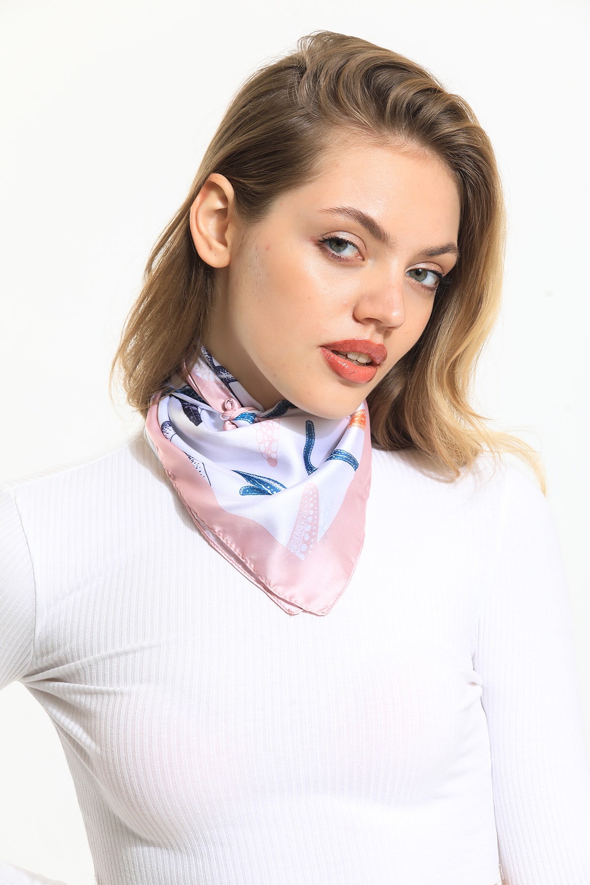 60*60 Reyon Ípek Denizin Yıldızları Desenli Bandana
