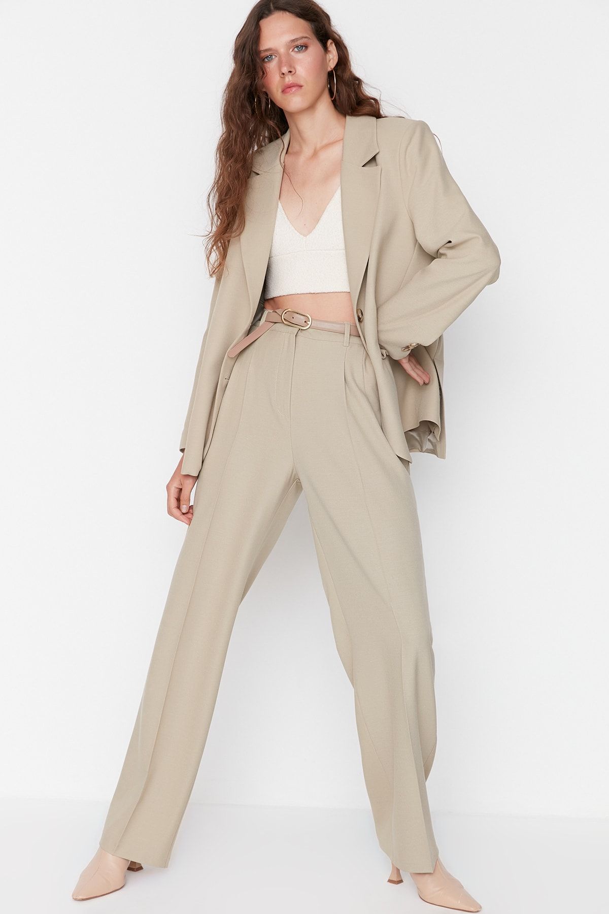 Trendyol Collection-Limitierte Edition – Nerzfarbene, gerade geschnittene, plissierte Hose TWOAW23PL00401 9