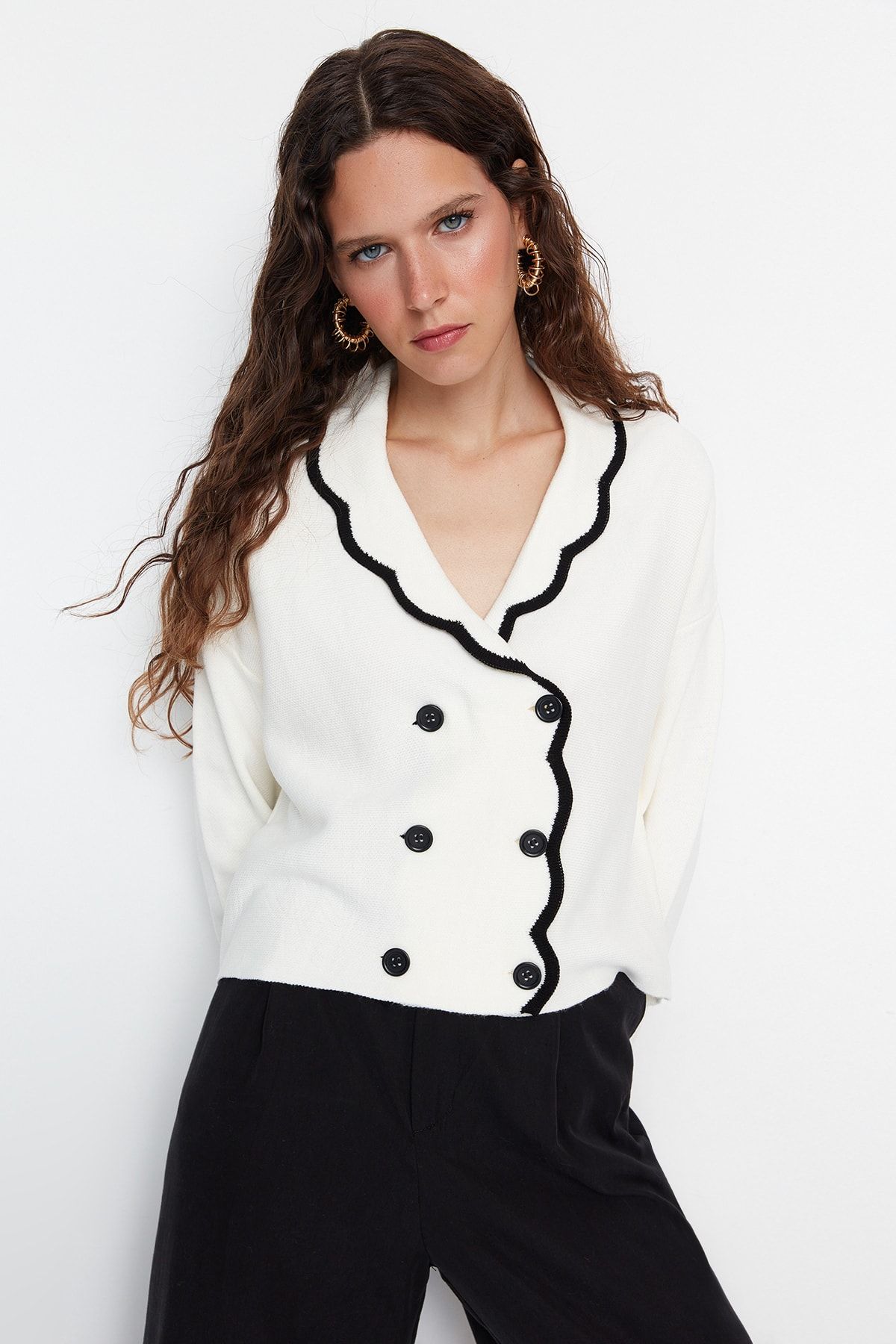 Trendyol Collection-Ecru-Strickjacke mit zweireihigem Kragen – Color Block, Limited Edition TWOAW22HI0359 2