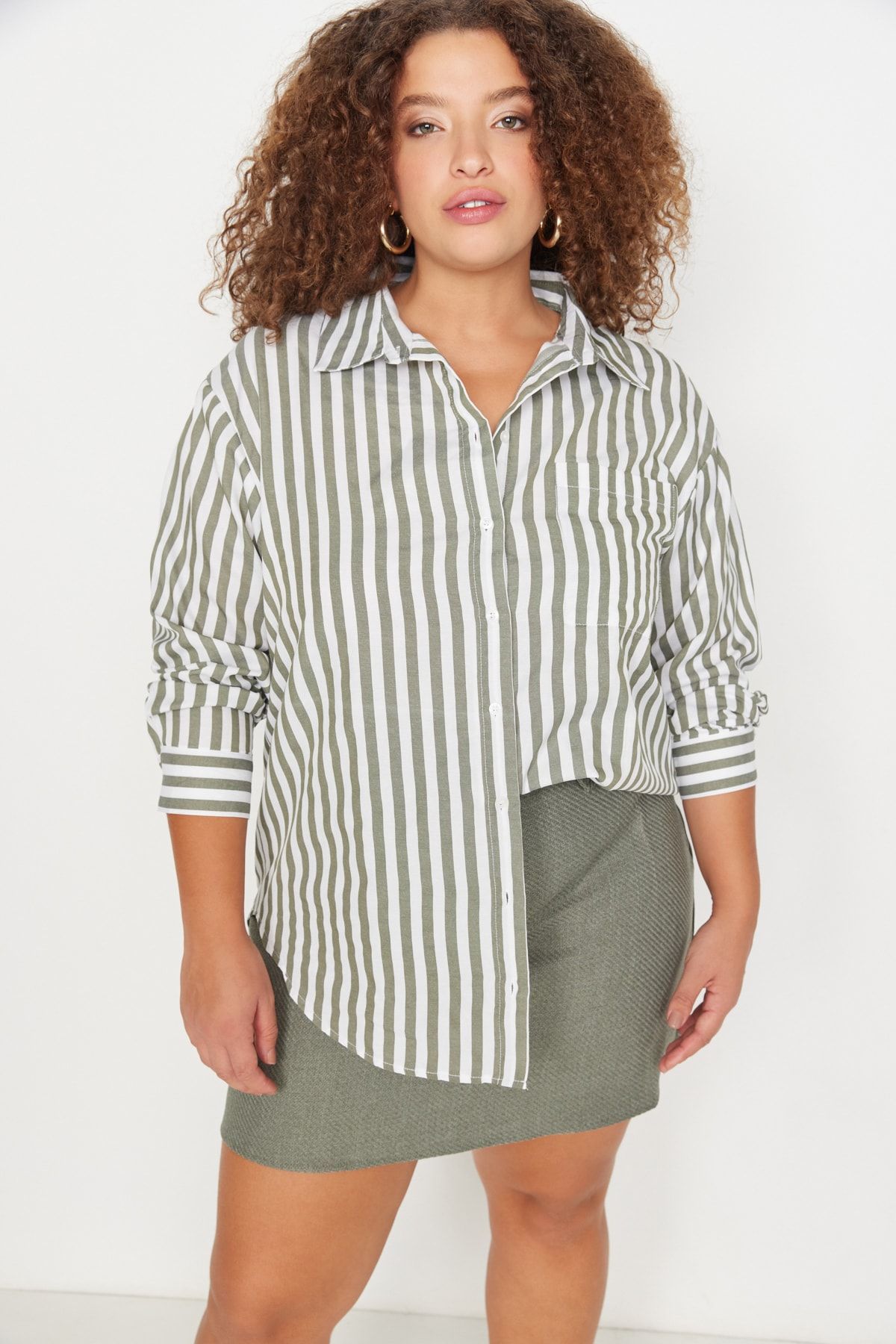 Trendyol Curve Yeşil Çizgili Oversize Dokuma Gömlek TBBAW23AX00022
