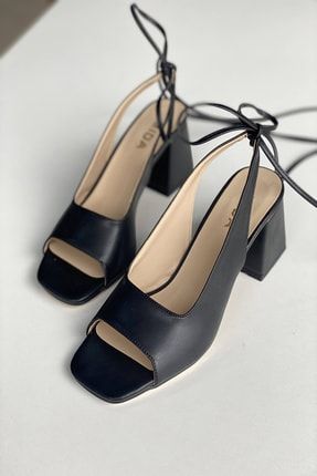Siyah Deri Bağıcıklı Topuklu Ayakkabı Y710