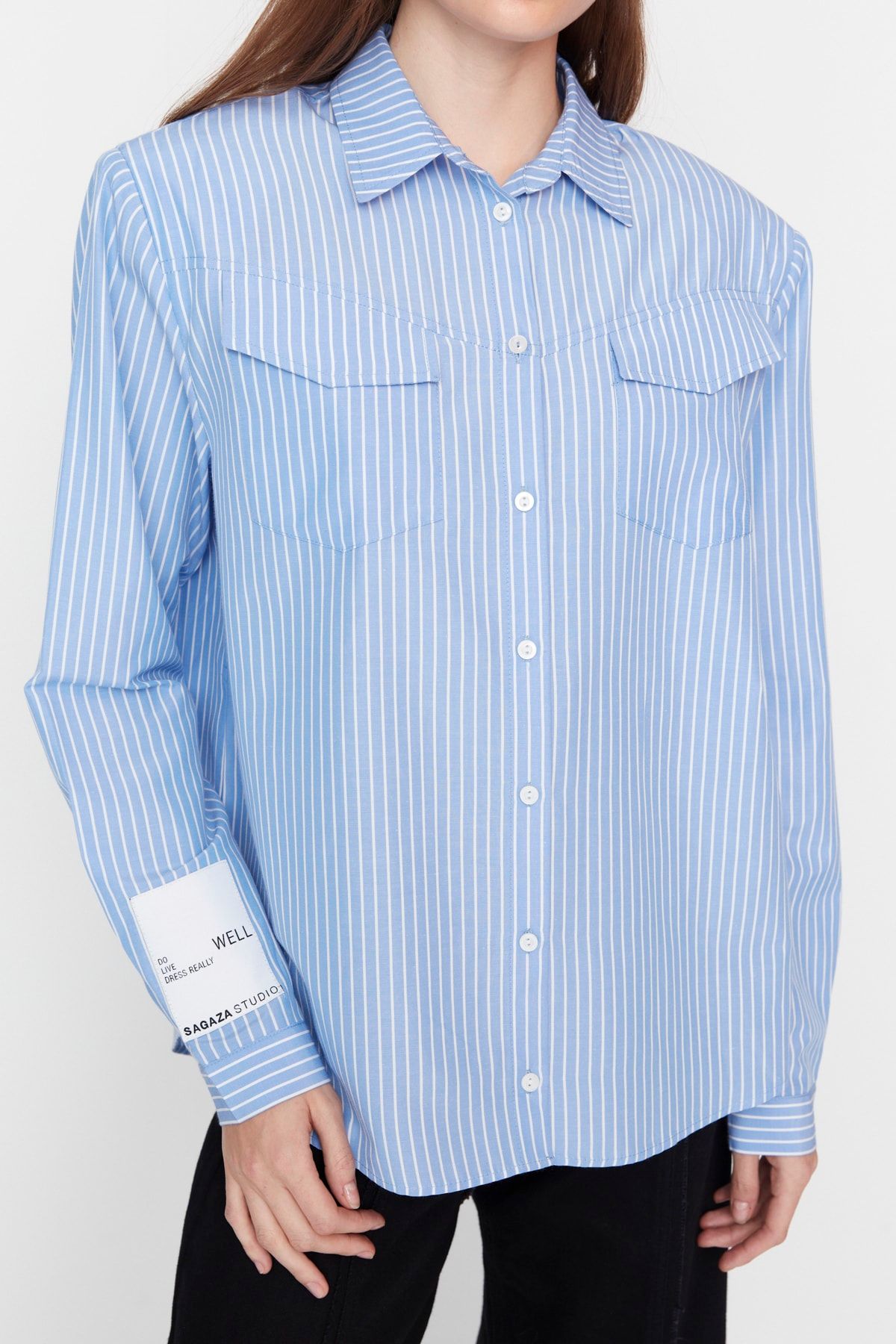 Trendyol Collection-X Sagaza Studio Weiß-Blaues Hemd mit Taschendetail TPRAW23GO00022 5