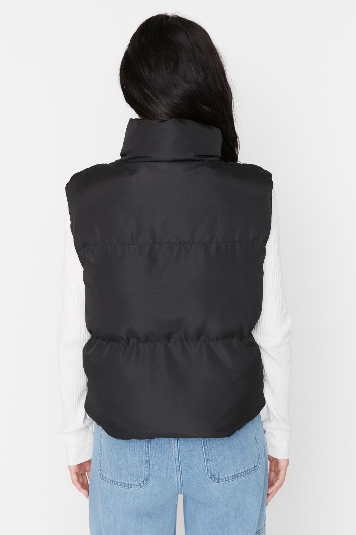 Trendyol Collection-Wasserabweisende schwarze Pufferweste - TWOAW23YE00059 5