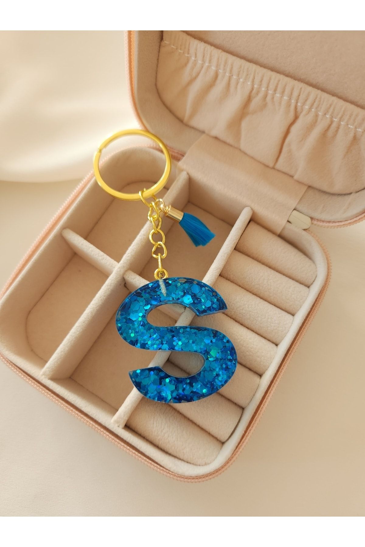 Keychain shop letter s