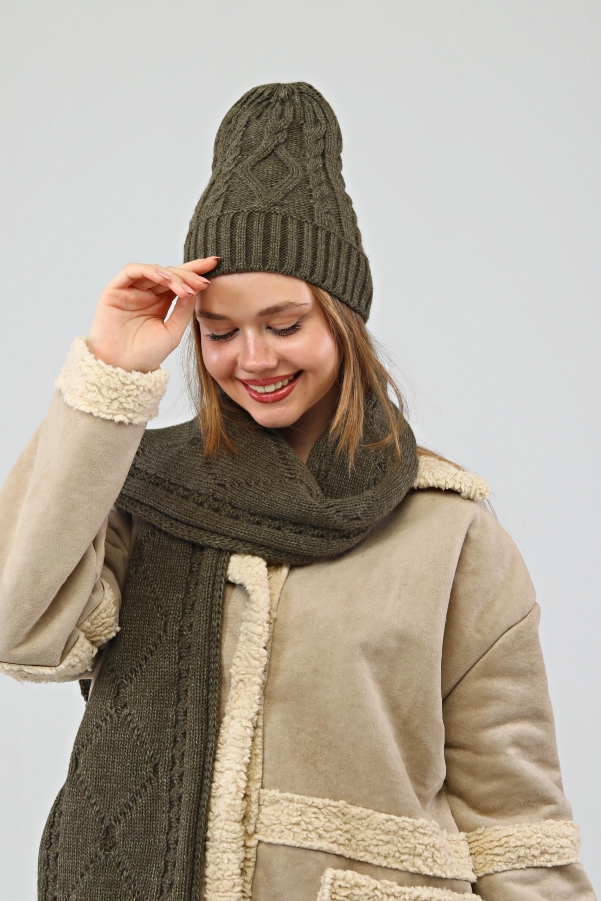 Aghilo - Haki Atkı Bere Takım Yürütmeli