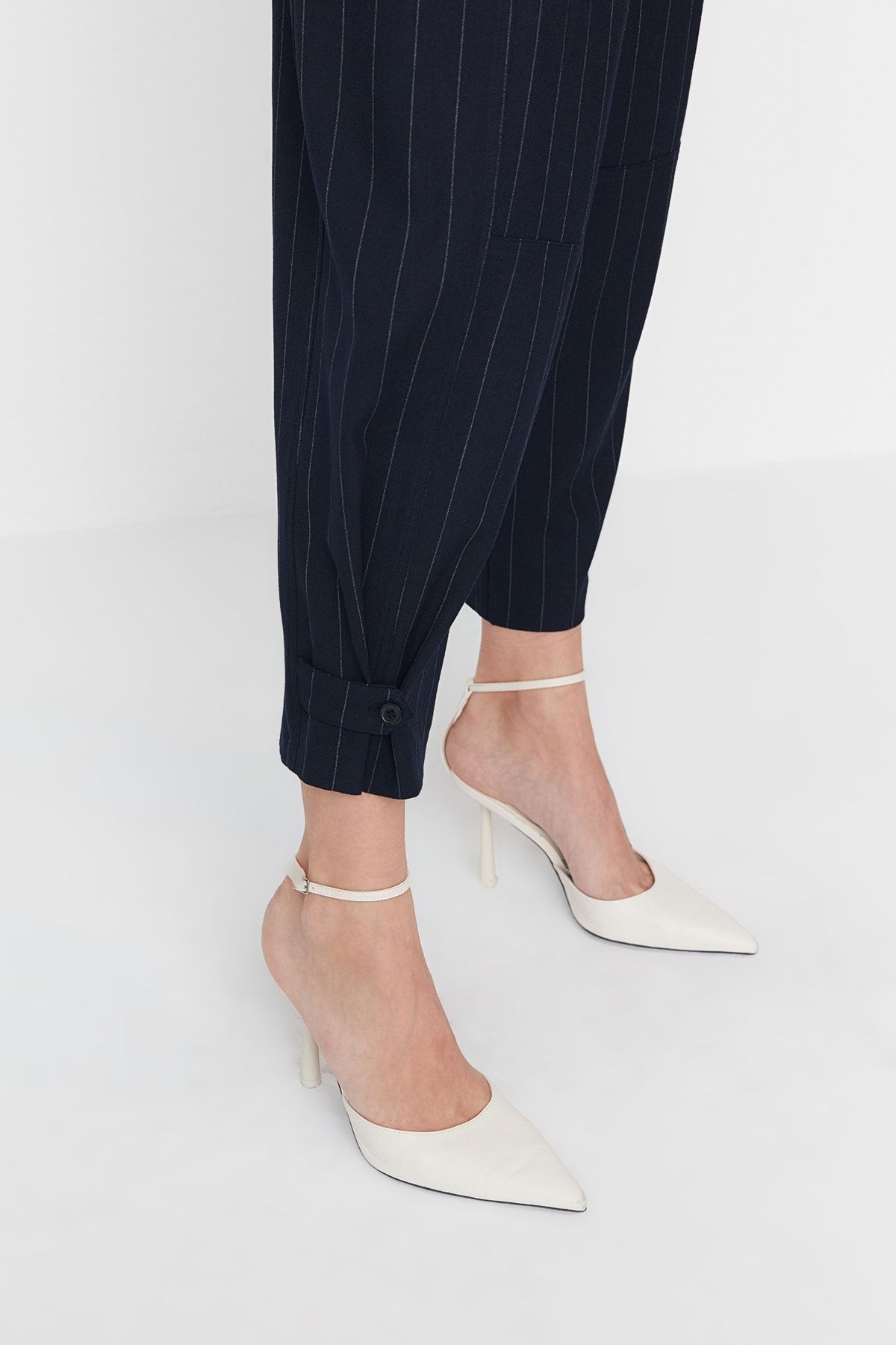 Trendyol Collection-Sagaza Studio sötétkék csíkos szövött nadrág - lábrészlet TPRAW23PL00039 5
