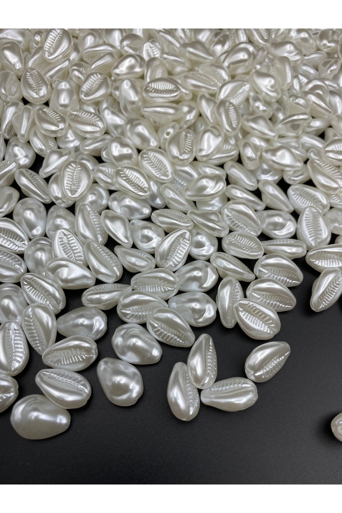 Hedef Bijuteri 25gr White Color Mussel Seashell Coated Unformed Trapezoidal Plastic Pearl Beads 26 Pieces price in Dubai UAE Compare Prices