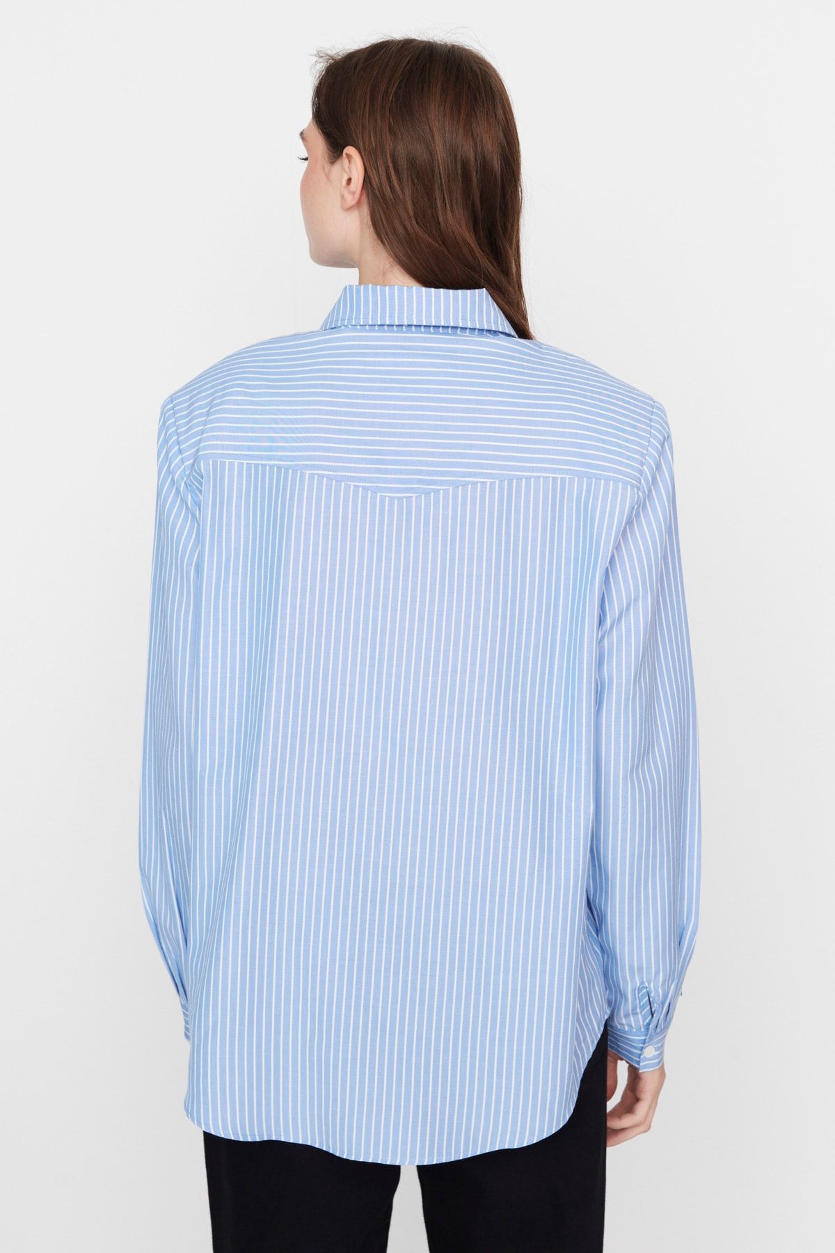 Trendyol Collection-X Sagaza Studio Weiß-Blaues Hemd mit Taschendetail TPRAW23GO00022 6