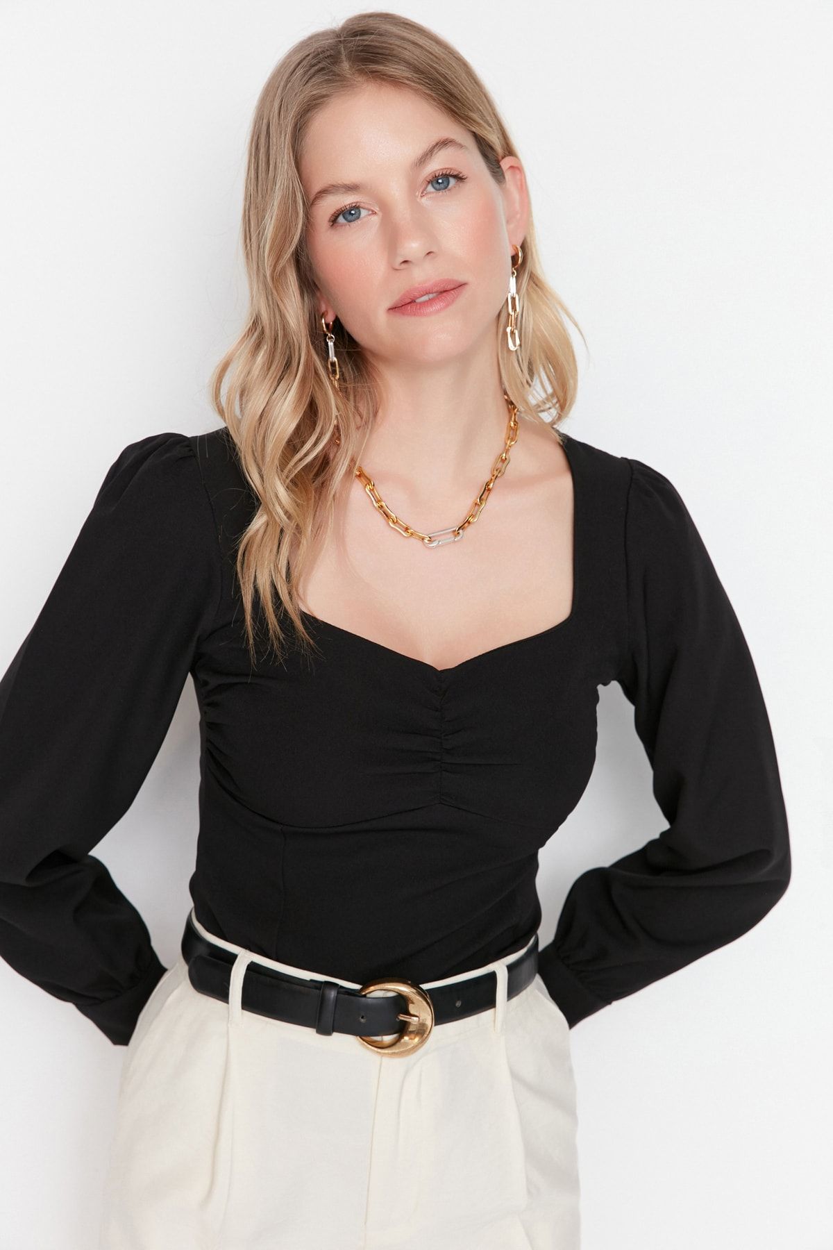 Trendyol Collection Black Gather részletes szövésű blúz TWOAW23BZ00633