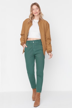 TRENDYOLMİLLA Haki Beli Lastikli Y&uuml;ksek Bel Mom Jeans TWOSS22JE00094