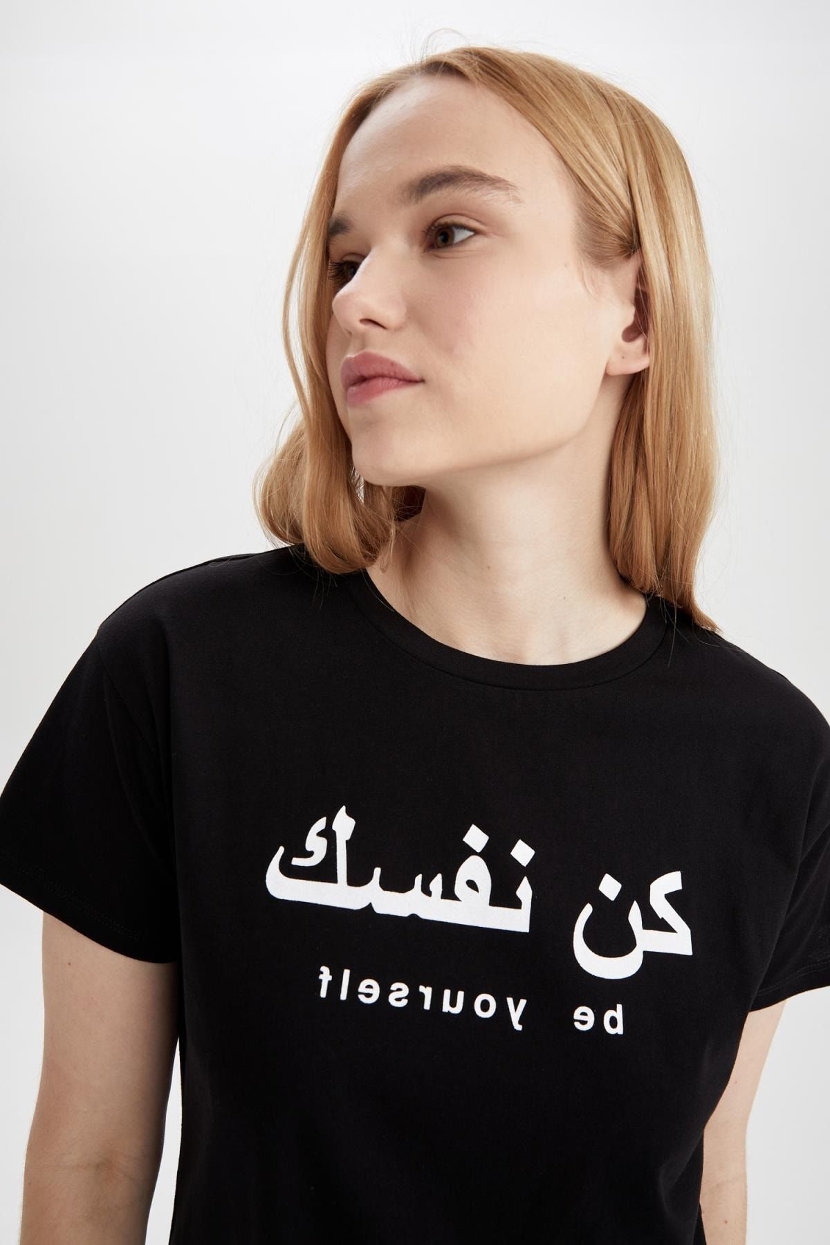DeFacto T-Shirt Schwarz Regular Fit Fast ausverkauft