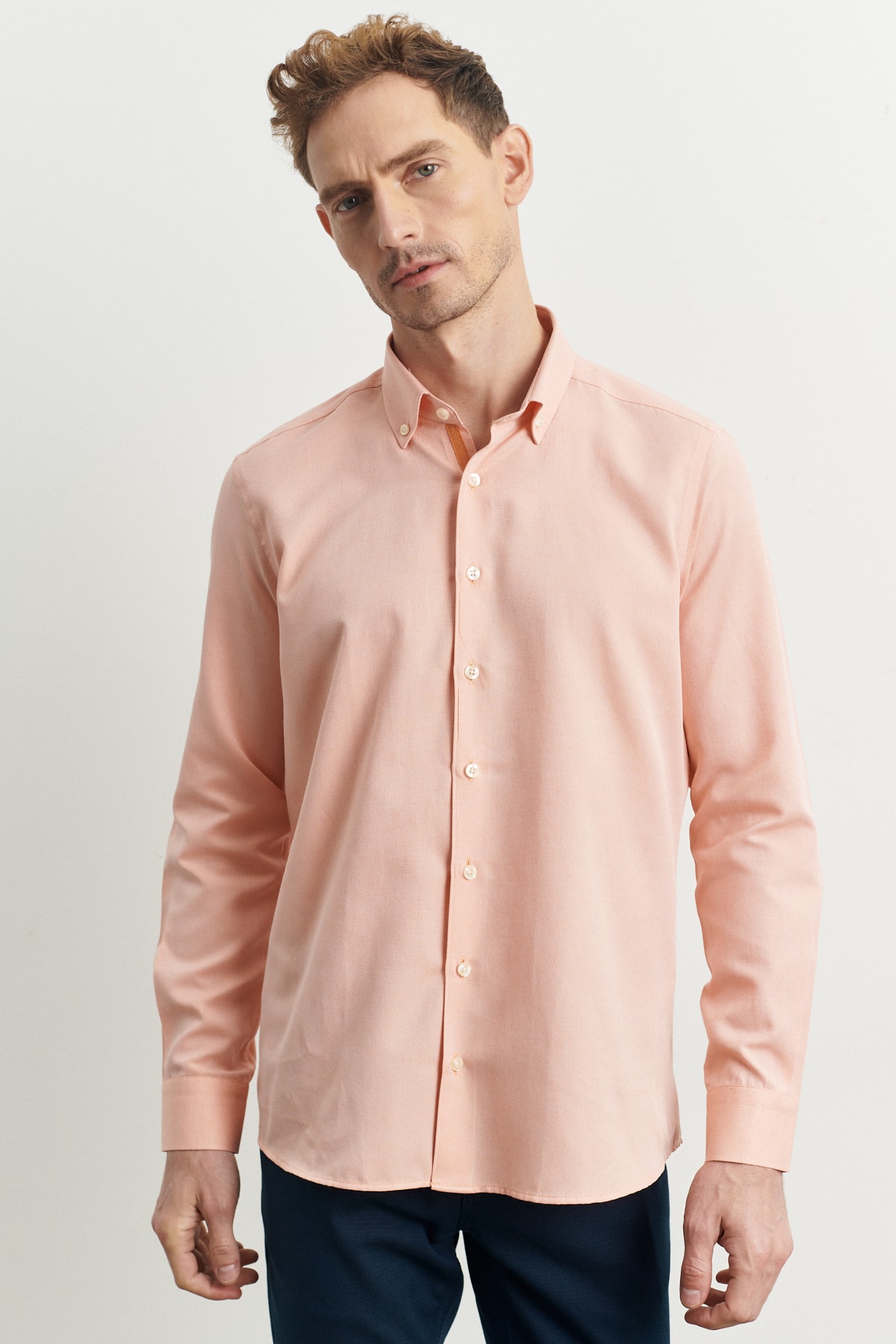 آلتین ییدلیز کلاسیکس پیراهن مردانه آستین بلند آکسفورد، یقه دکمه مخفی نخی، باریک و برش‌دار، نارنجی