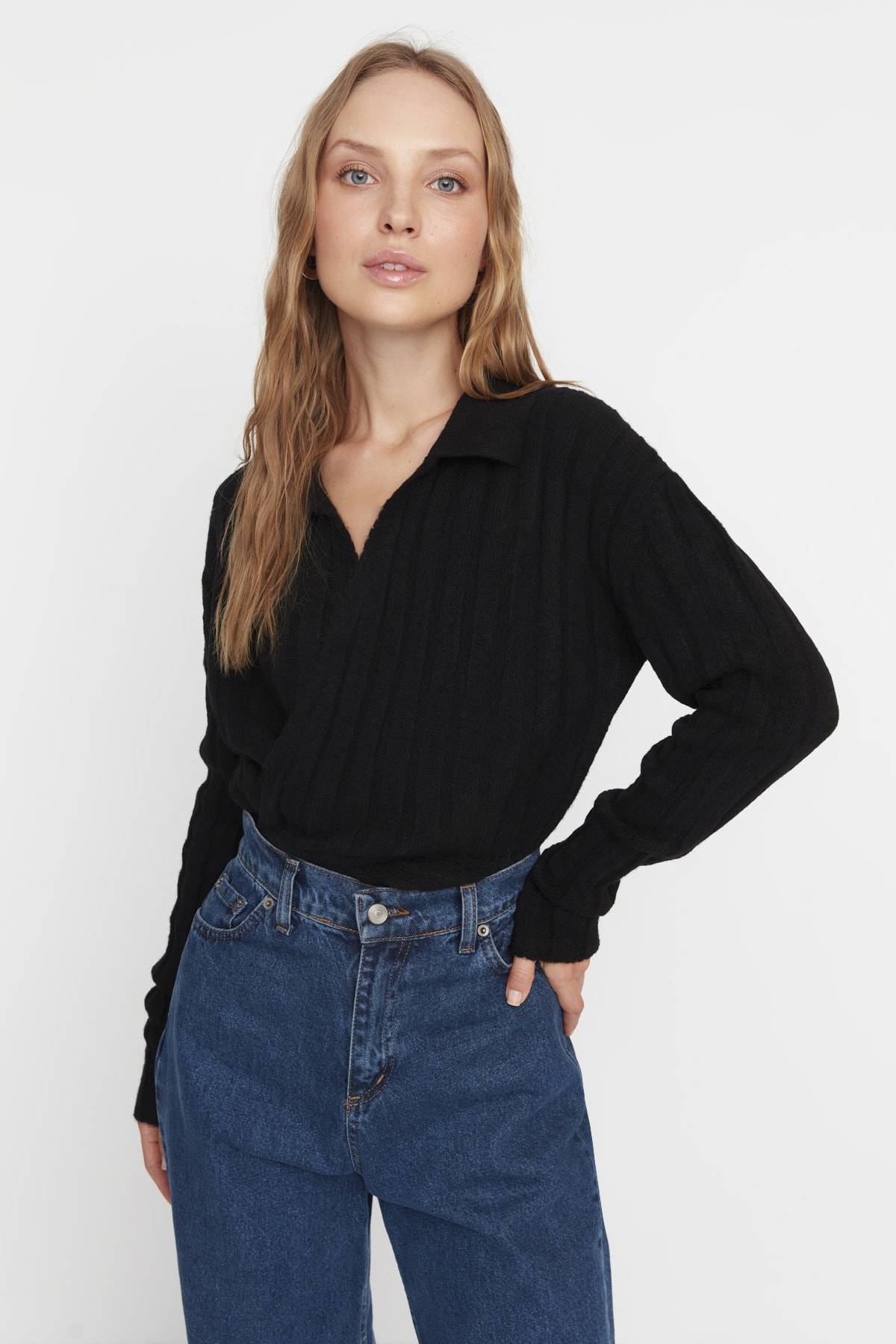Trendyol Collection Pullover Schwarz Regular Fit Fast ausverkauft