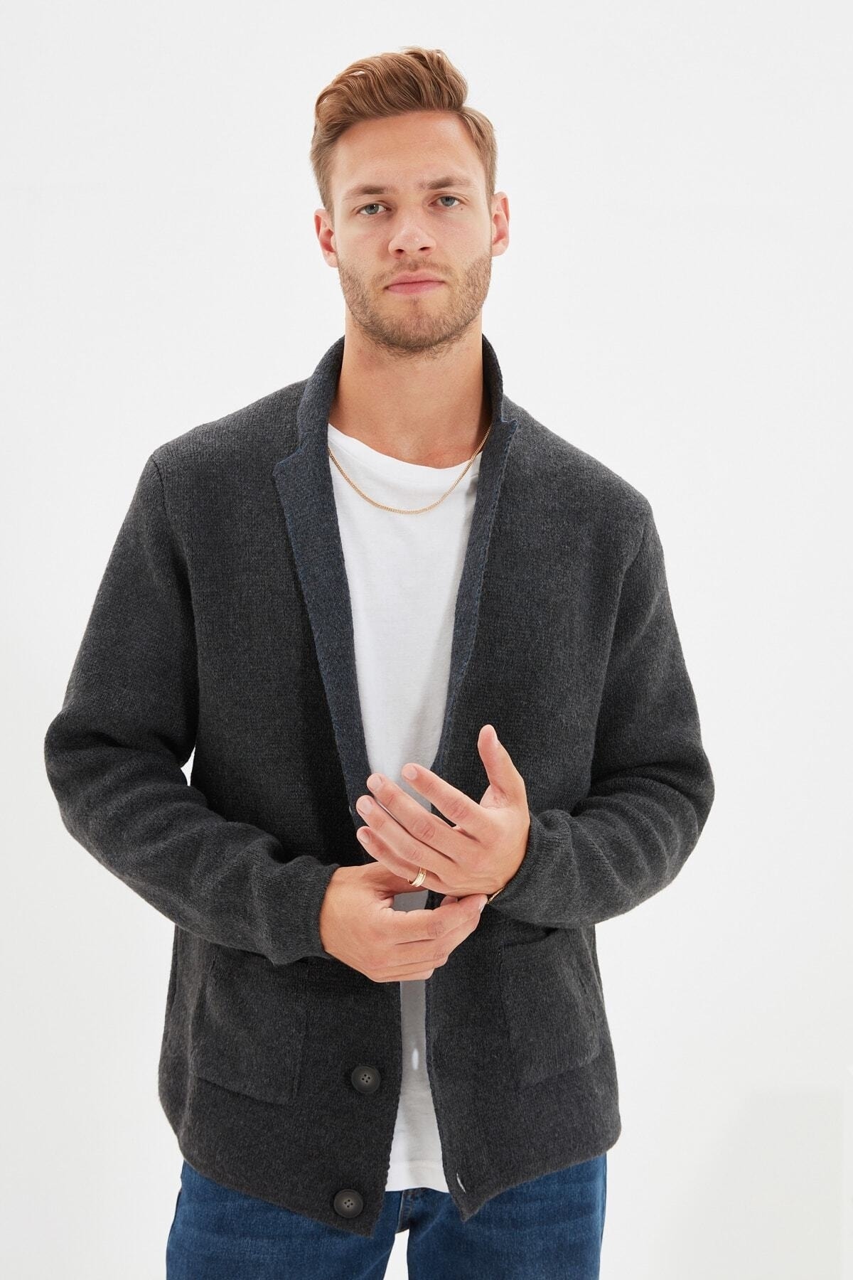 Trendyolmilla  Antrasit Regular Fit Yünlü Yaka Triko Hırka TMNAW22HI0140 - Görsel 2