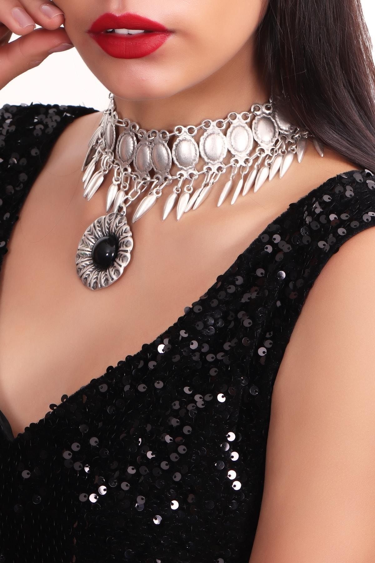 Women's sales black choker