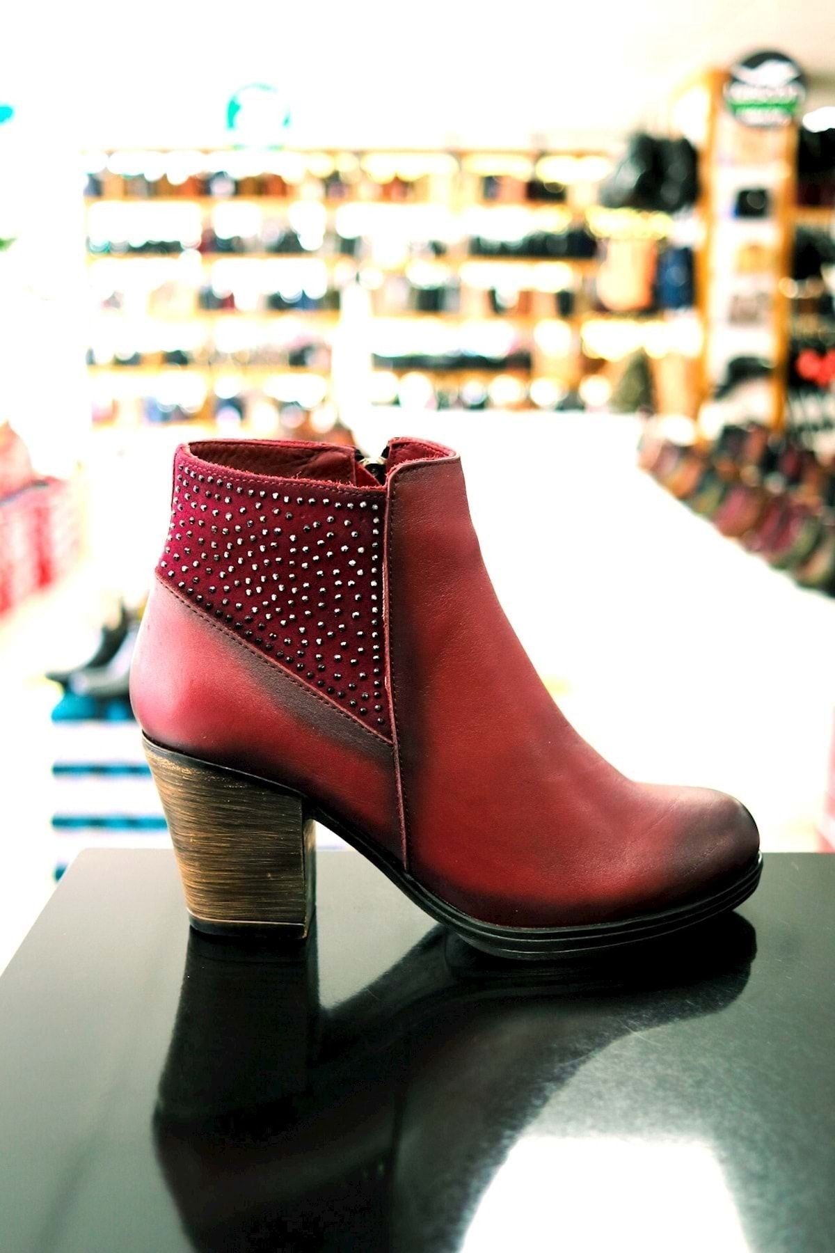 Burgundy short heels online