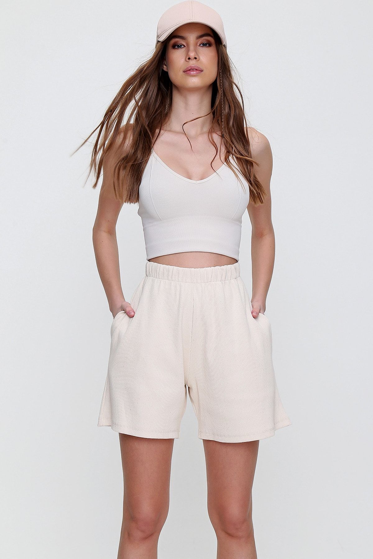 Trend Alaçatı Stili Shorts Cremefarben Hoher Bund Fast ausverkauft