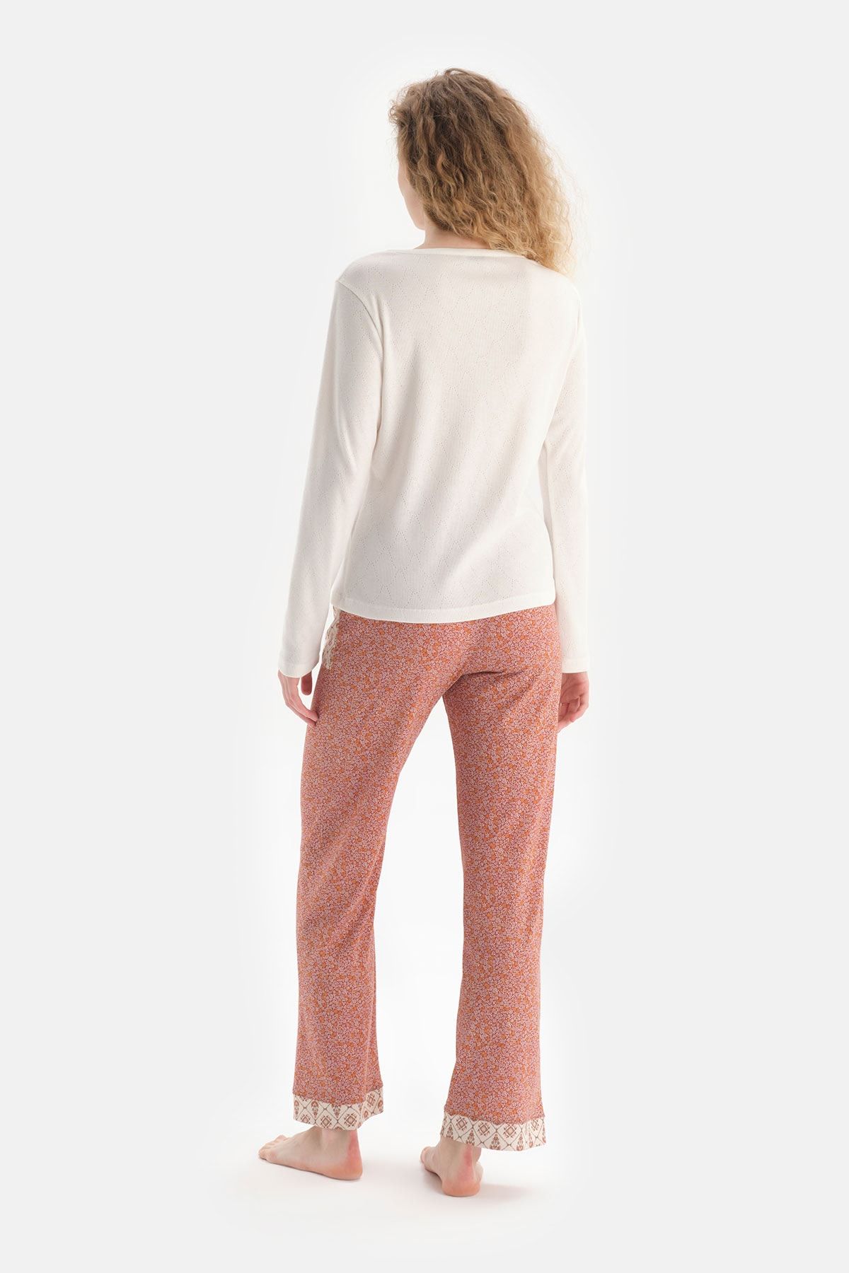 Ekru Uzun Kol Patlı Yaka Üst Alt Kiremit Çiçek Baskılı Pijama Takım