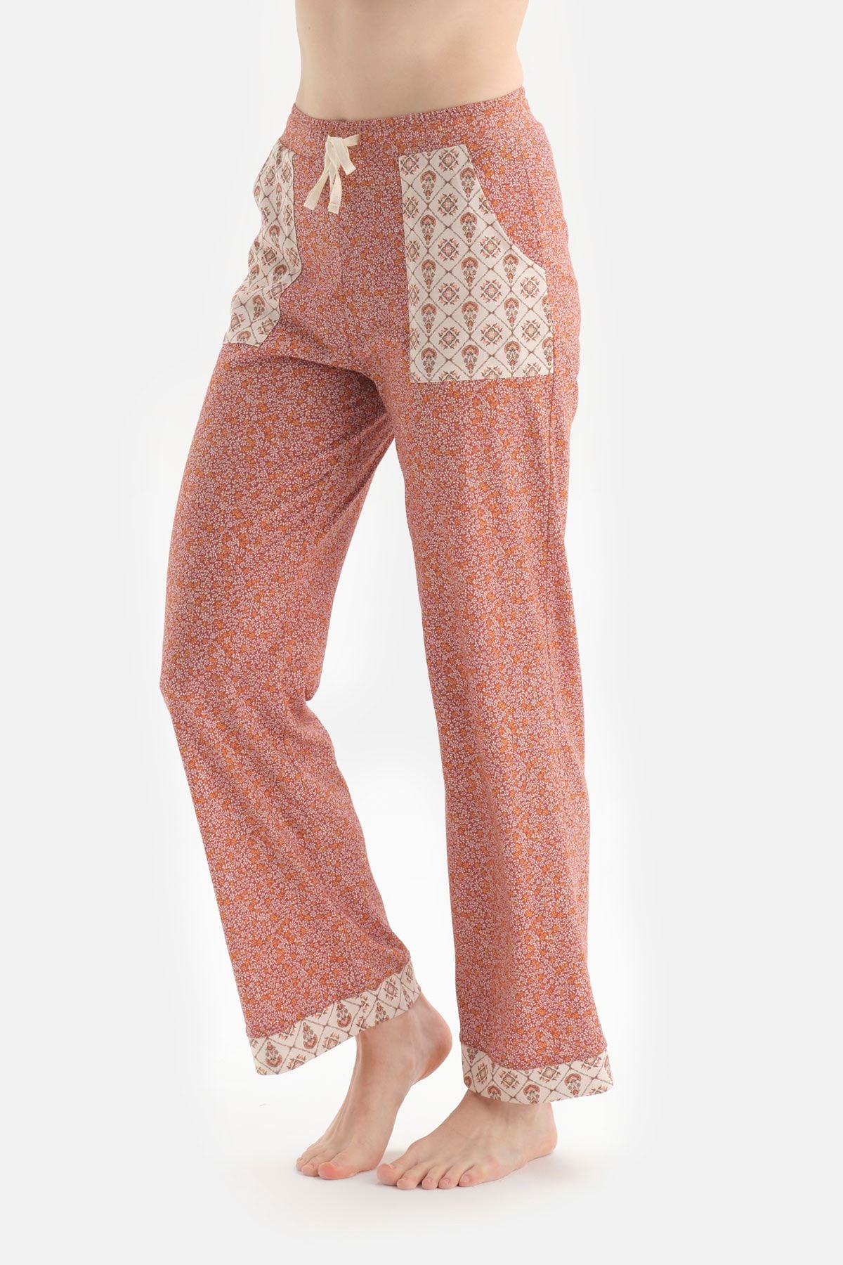 Ekru Uzun Kol Patlı Yaka Üst Alt Kiremit Çiçek Baskılı Pijama Takım