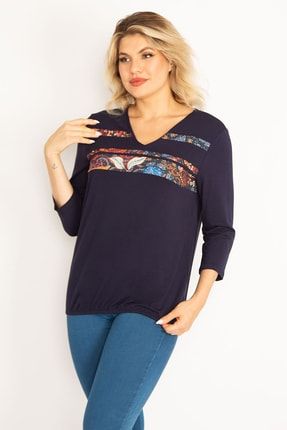 Kadın Lacivert V Yakalı Desen Garnili Etek Ucu Lastik Detaylı Bluz 65N29601