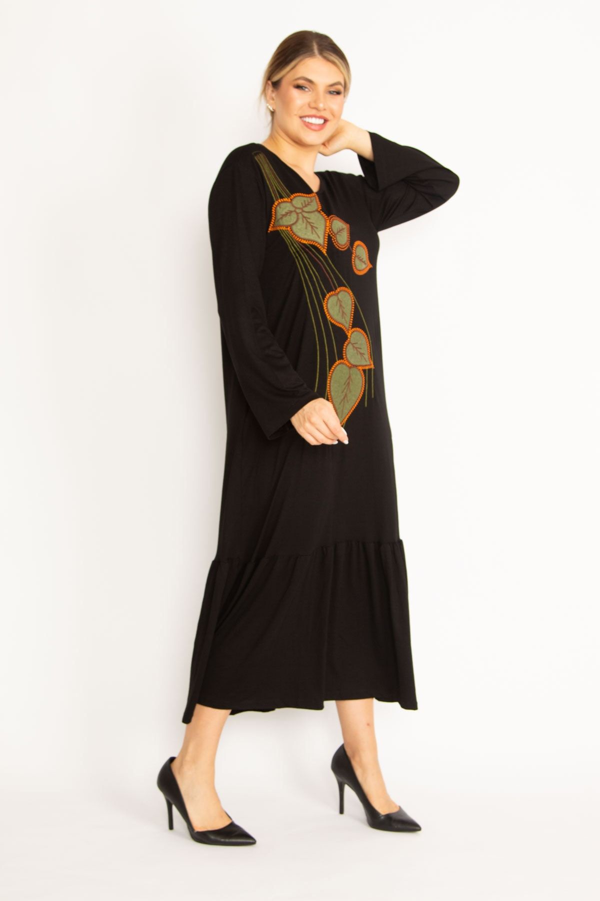 Şans-Großes schwarzes Damenkleid mit Stickerei und Taschendetail und langen Ärmeln 65n34741 6