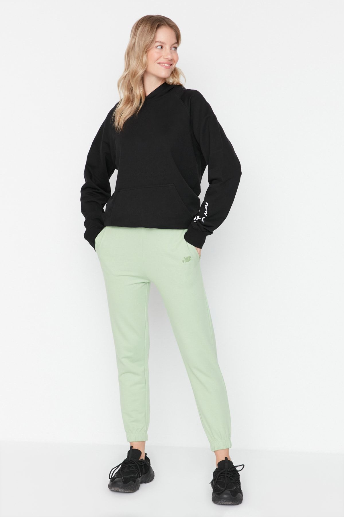 New Balance Sports Sweatpants Green Slim Trendyol