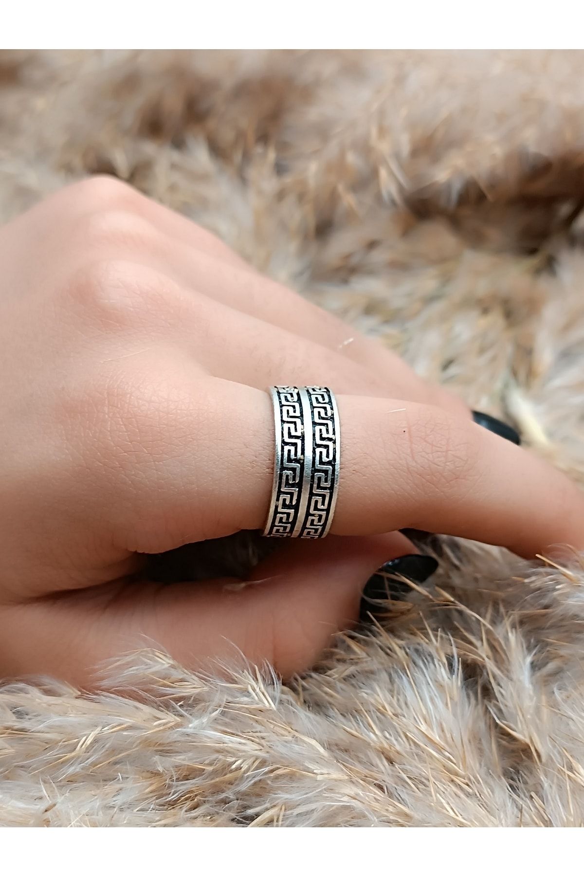 Adjustable store wedding rings