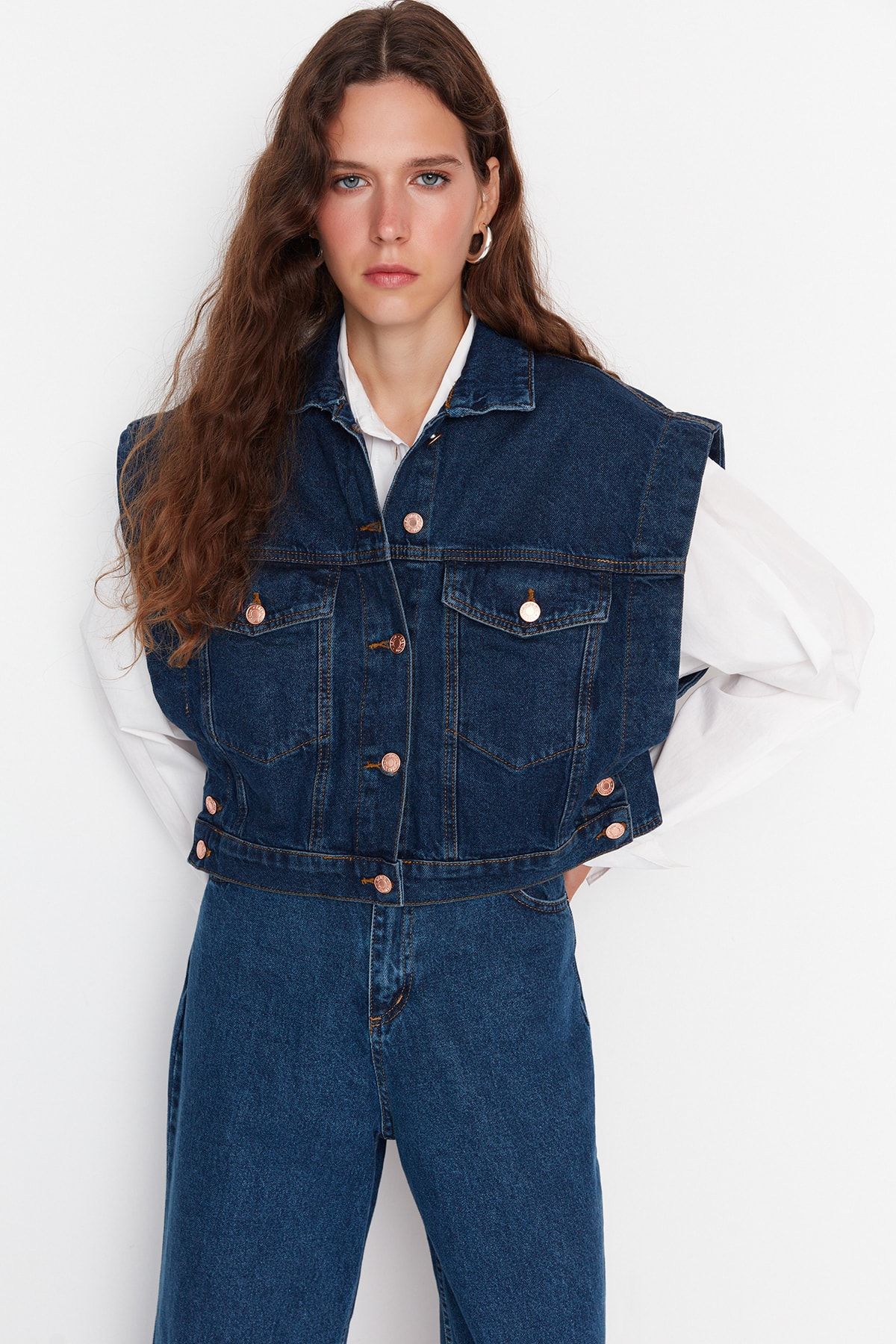 TRENDYOLMİLLA Koyu Mavi Düğme Detaylı Denim Yelek TWOAW23YE00060 CE9804